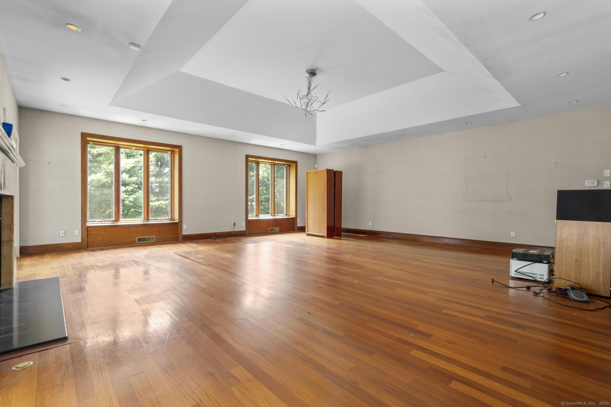 Orange, Connecticut, 06477, United States, 4 Bedrooms Bedrooms, ,8 BathroomsBathrooms,Residential,For Sale,1939481