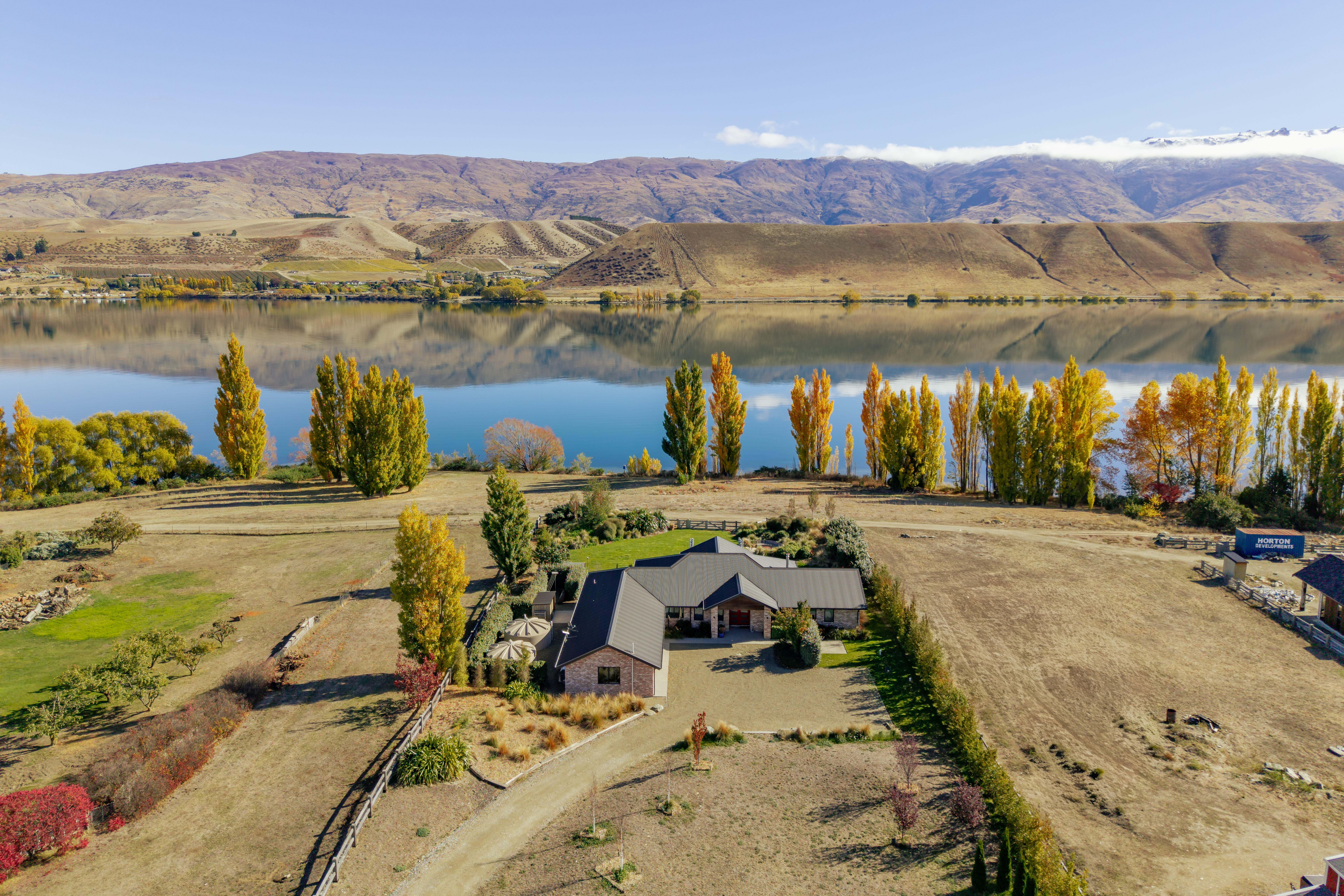  Private Lakefront Living - 物件實景