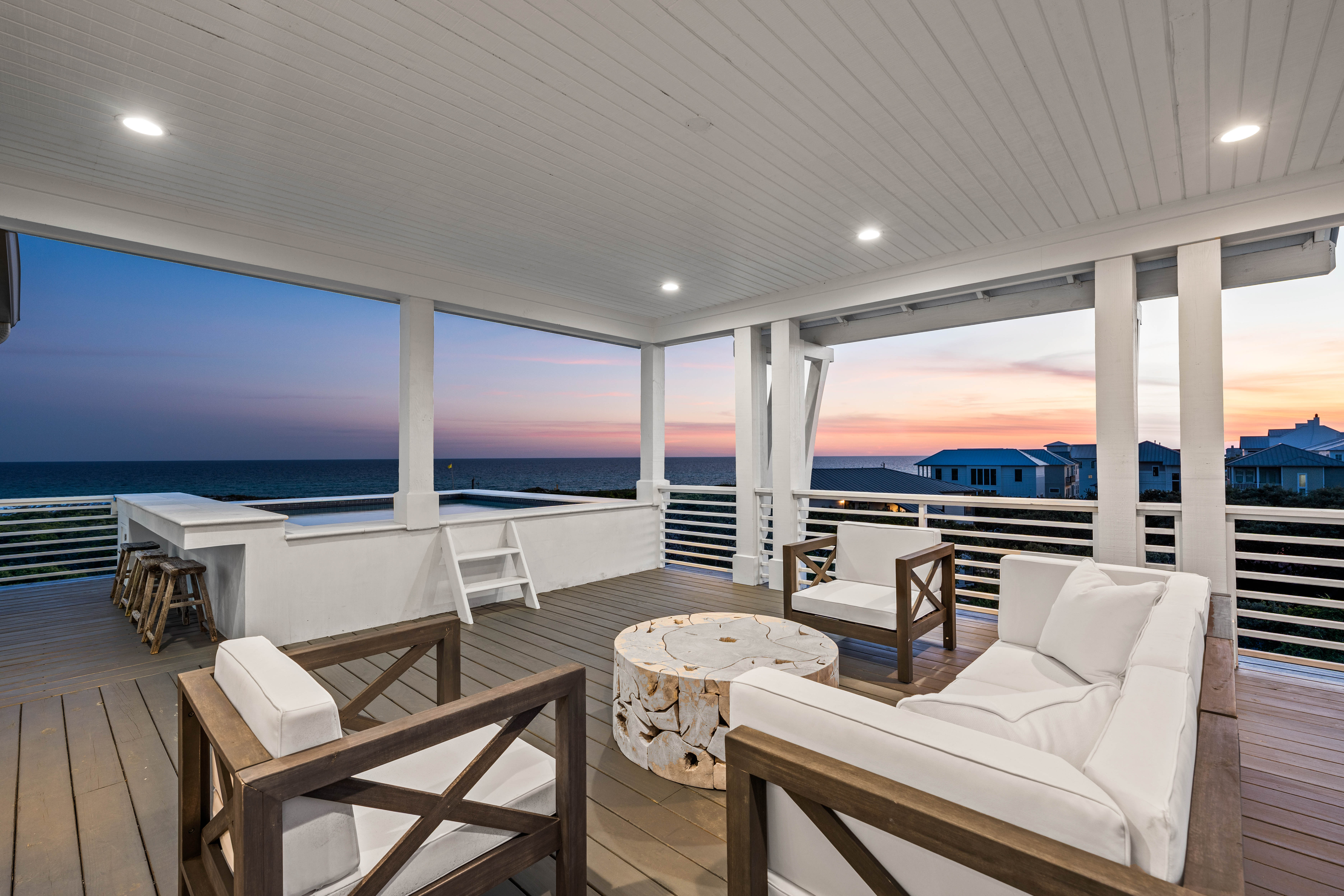  Four-Level Coastal Estate with Gulf Views in Exclusive Mala Beach - 物件實景