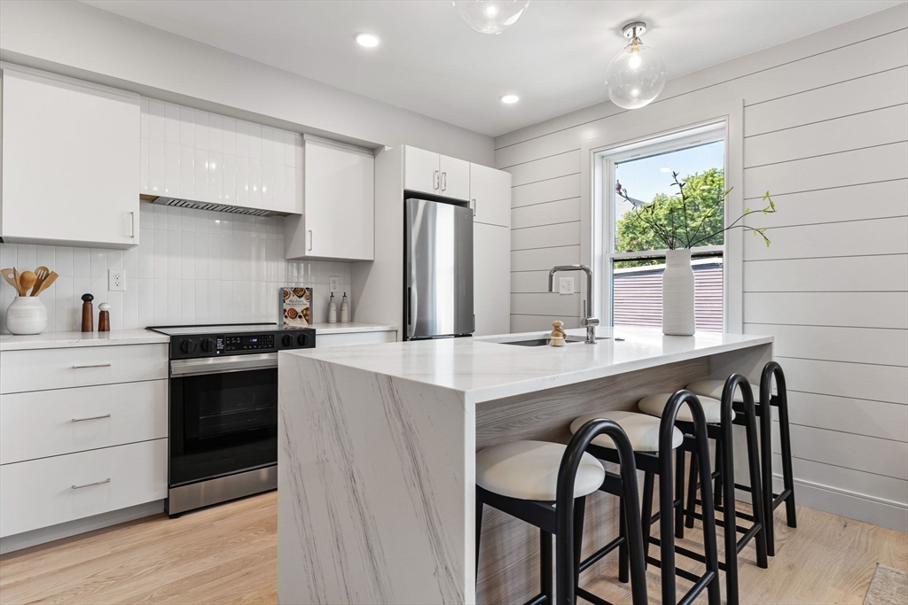 Boston, Massachusetts, 02128, United States, 1 Bedroom Bedrooms, ,2 BathroomsBathrooms,Residential,For Sale,1974152