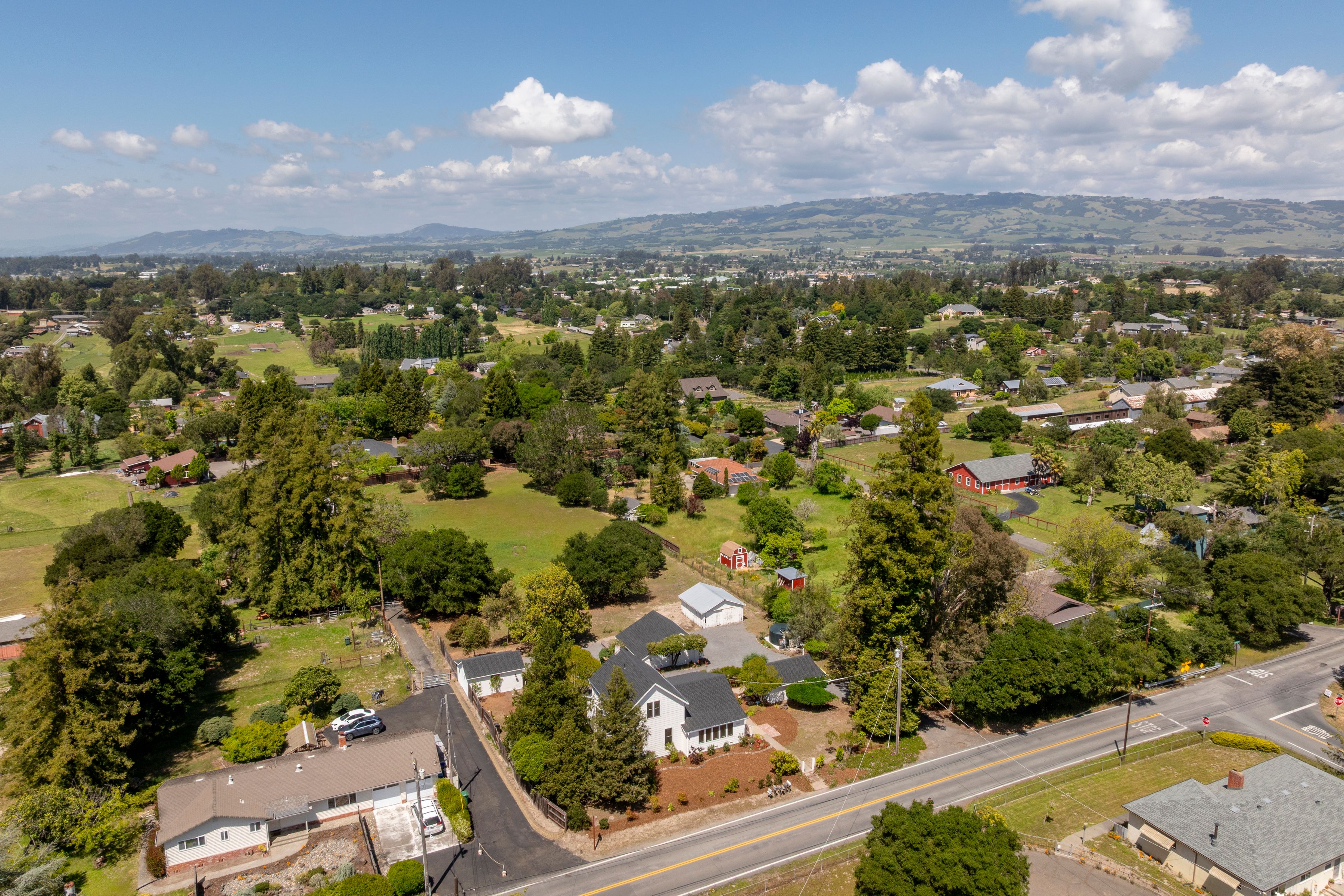  Farmhouse Retreat in Petaluma - 物件實景
