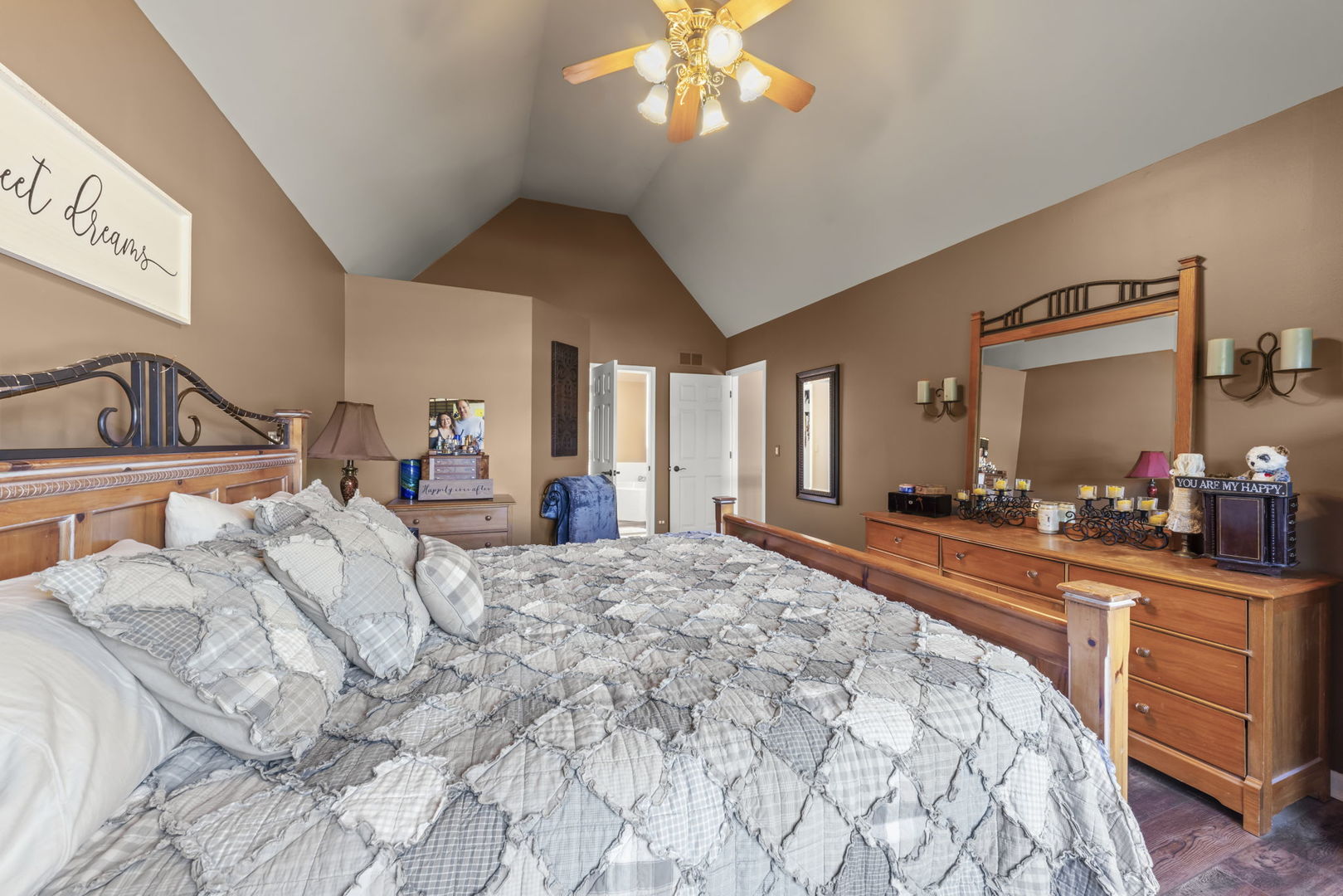 Oswego, Illinois, 60543, United States, 4 Bedrooms Bedrooms, ,3 BathroomsBathrooms,Residential,For Sale,1949228