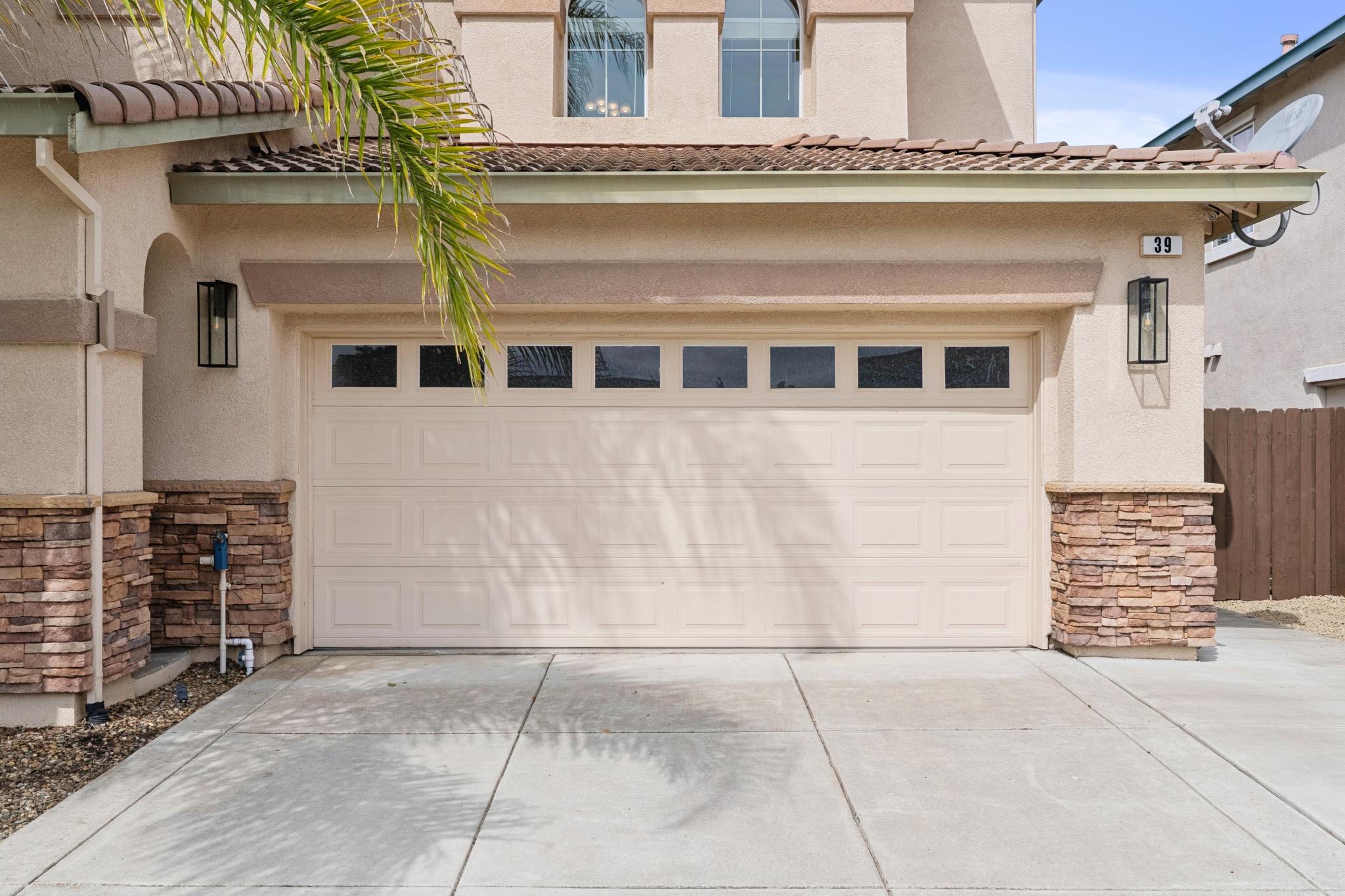 Gorgeous Two-Story Oakley Home - 物件實景
