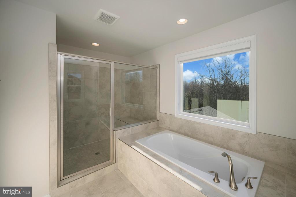 Fredericksburg, Virginia, 22406, United States, 4 Bedrooms Bedrooms, ,5 BathroomsBathrooms,Residential,For Sale,2002501