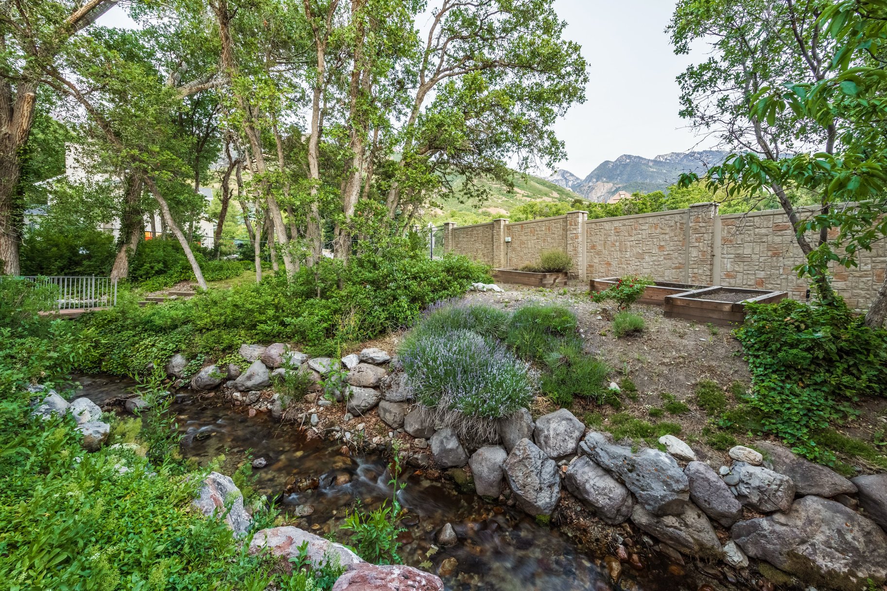  Private Gated Cottonwood Heights Retreat With Seasonal Stream & Mountain views - 物件實景