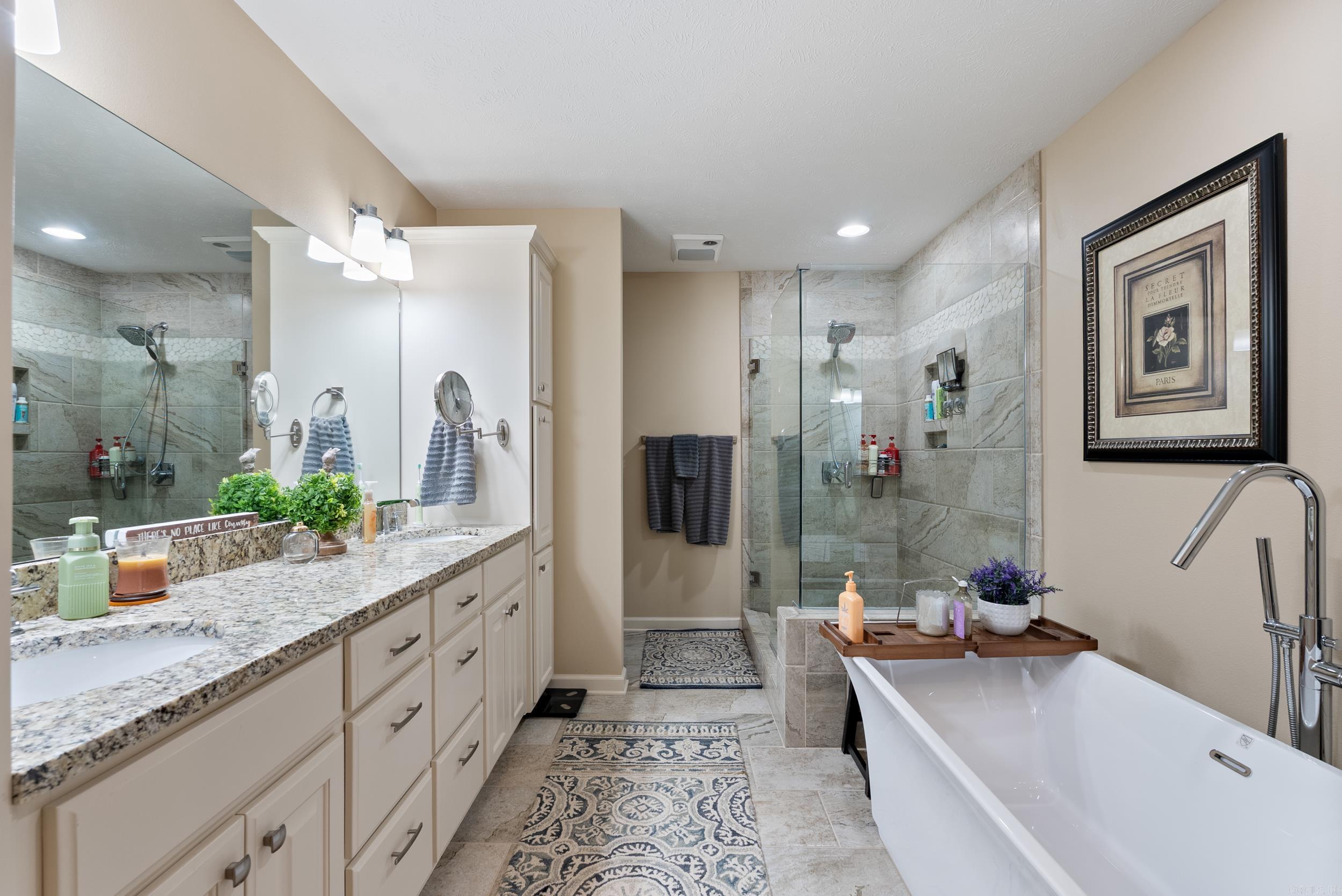 Conway, Arkansas, 72034, United States, 5 Bedrooms Bedrooms, ,5 BathroomsBathrooms,Residential,For Sale,1993283