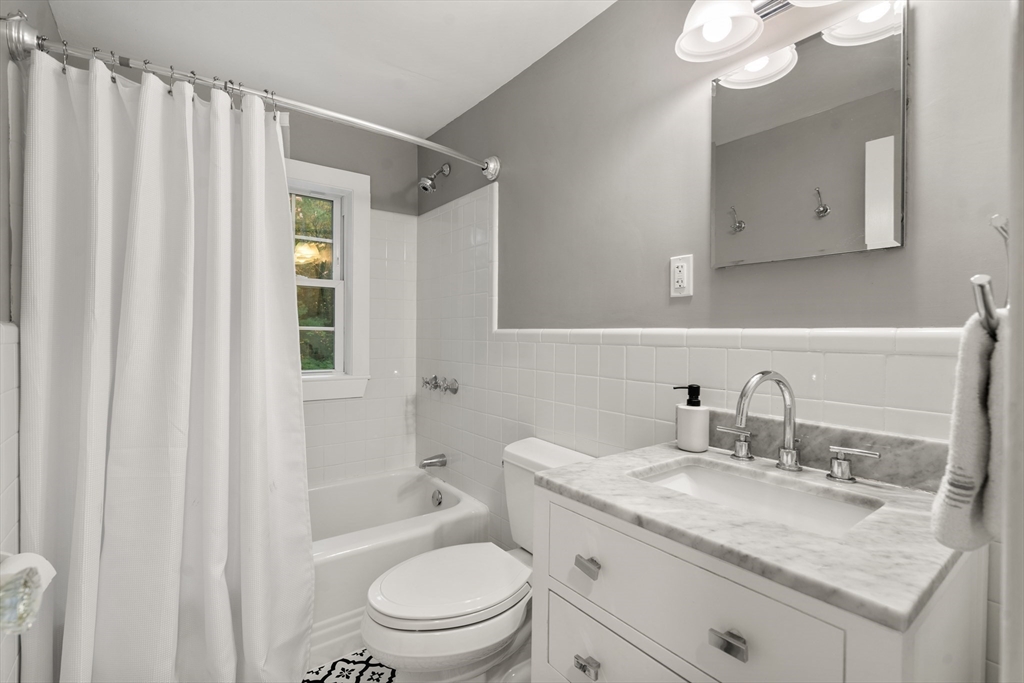 Needham, Massachusetts, 02492, United States, 4 Bedrooms Bedrooms, ,2 BathroomsBathrooms,Residential,For Sale,1987810