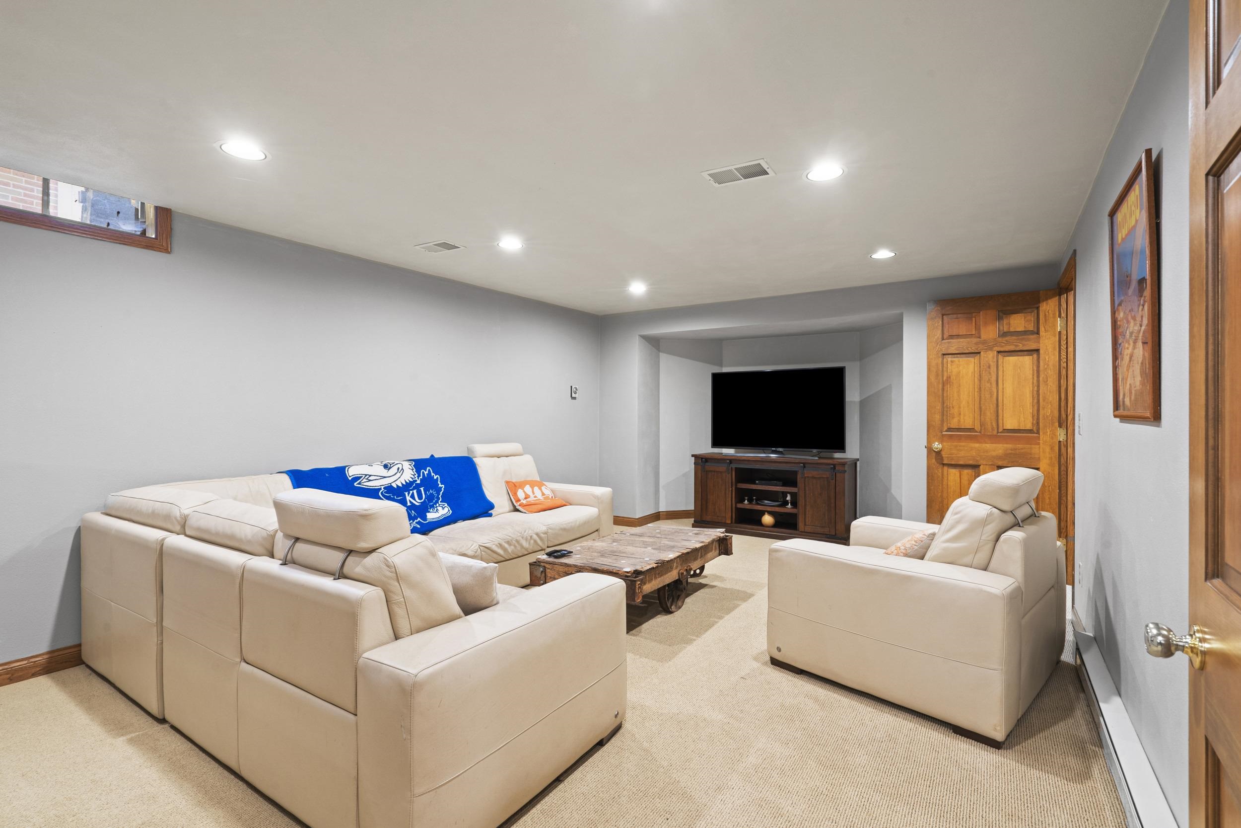 Appleton, Wisconsin, 54915, United States, 4 Bedrooms Bedrooms, ,4 BathroomsBathrooms,Residential,For Sale,1921997