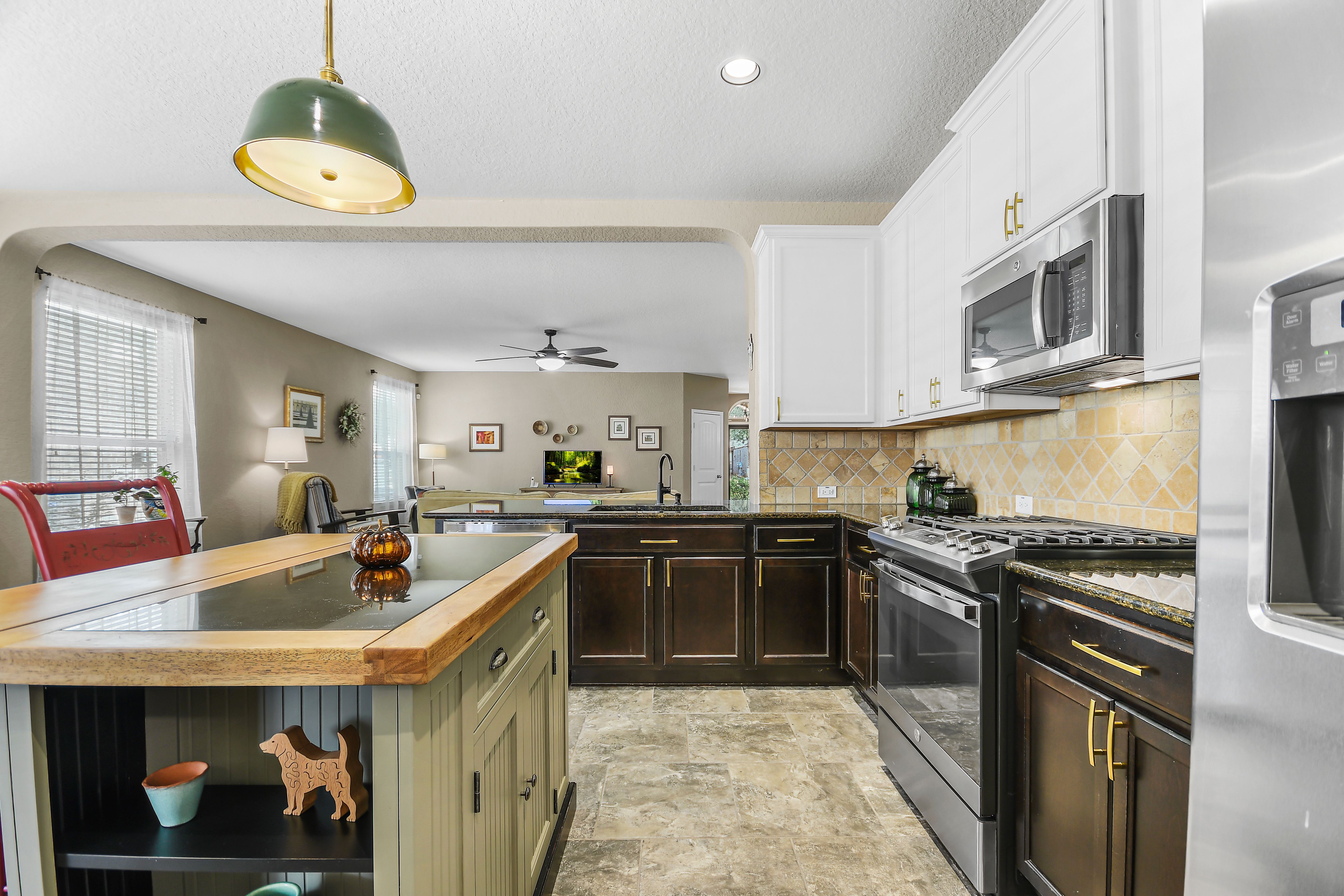  Beautifully Maintained One-Story Retreat in Wortham Oaks - 物件實景