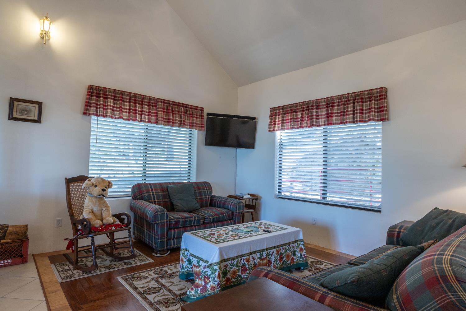 Yosemite West, California, 95389, United States, 5 Bedrooms Bedrooms, ,4 BathroomsBathrooms,Residential,For Sale,2005695