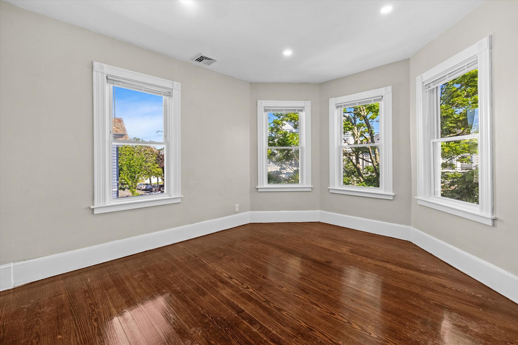  96-98 Clara St, New Bedford, MA, 02744 - 物件實景