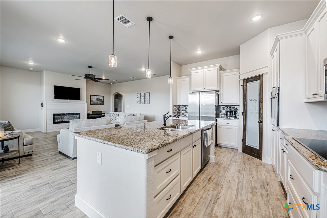 Belton, Texas, 76513, United States, 4 Bedrooms Bedrooms, ,3 BathroomsBathrooms,Residential,For Sale,1807693