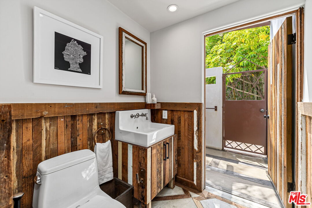 Los Angeles, California, 90069, United States, 4 Bedrooms Bedrooms, ,4 BathroomsBathrooms,Residential,For Sale,1911596