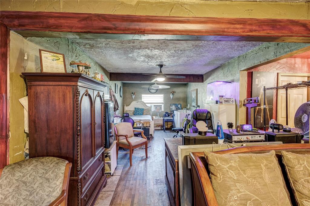 Dallas, Texas, 75216, United States, 5 Bedrooms Bedrooms, ,1 BathroomBathrooms,Residential,For Sale,1851702
