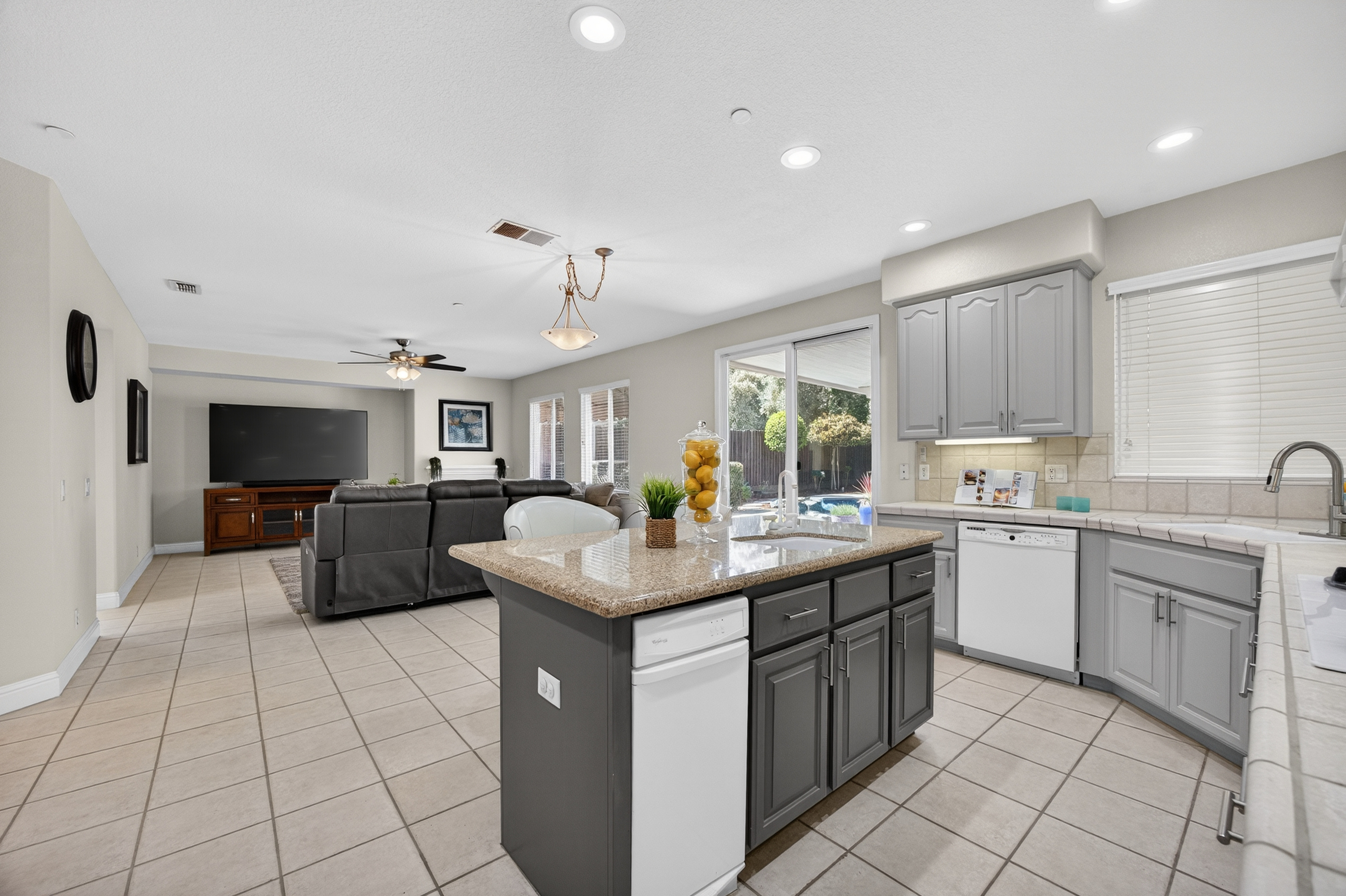  5500 Tierra Gardens Lane, Carmichael, CA 95608 - 物件實景