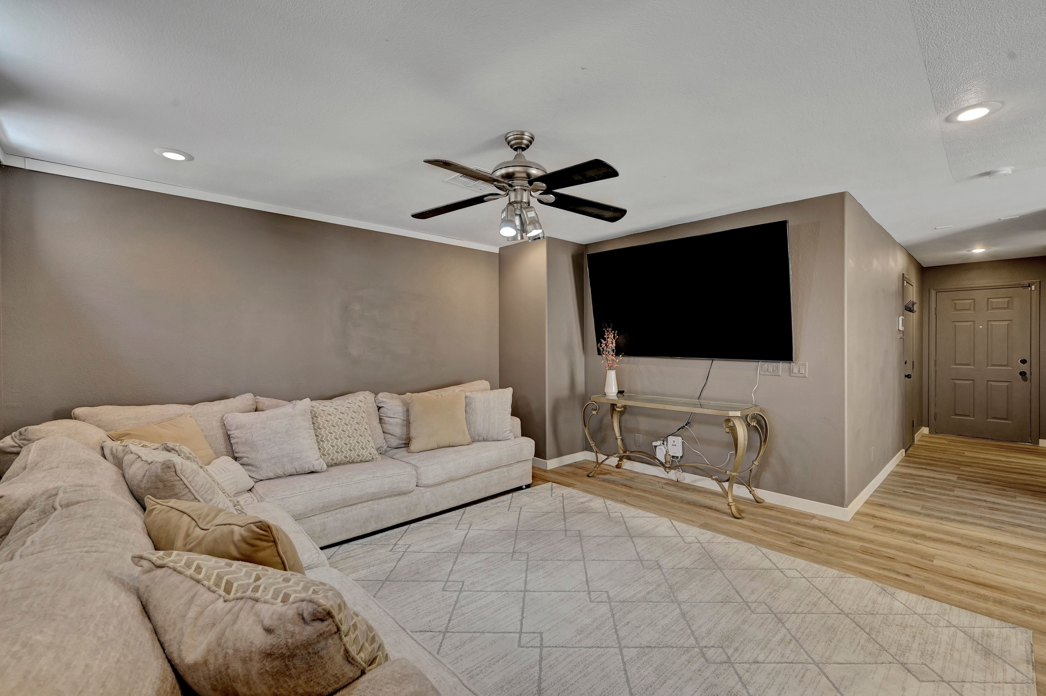  Charming Move-In Ready Home in the Heart of Silverado Ranch - 物件實景