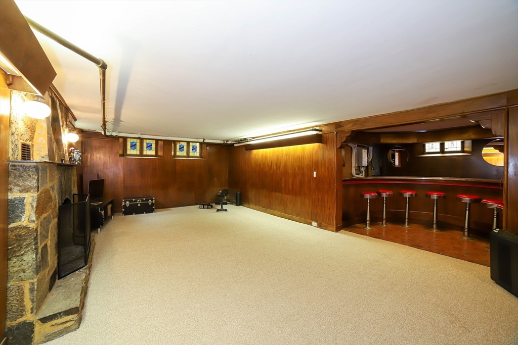 Worcester, Massachusetts, 01609, United States, 5 Bedrooms Bedrooms, ,4 BathroomsBathrooms,Residential,For Sale,1907639