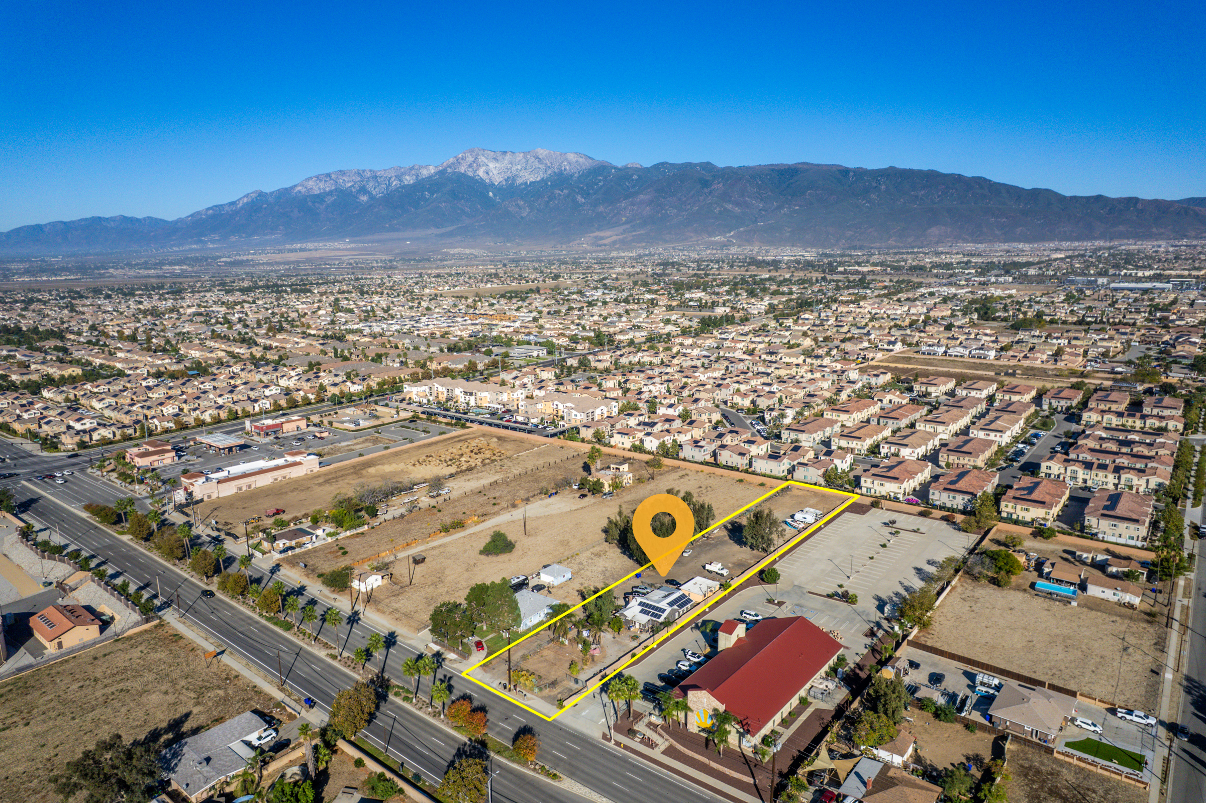 Fontana, California, 92336, United States, 7 Bedrooms Bedrooms, ,4 BathroomsBathrooms,Residential,For Sale,1988528