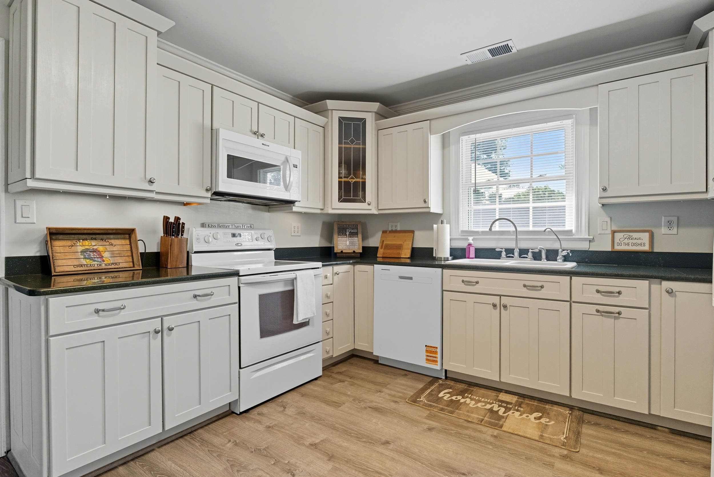 Deltaville, Virginia, 230432093, United States, 4 Bedrooms Bedrooms, ,4 BathroomsBathrooms,Residential,For Sale,1983075