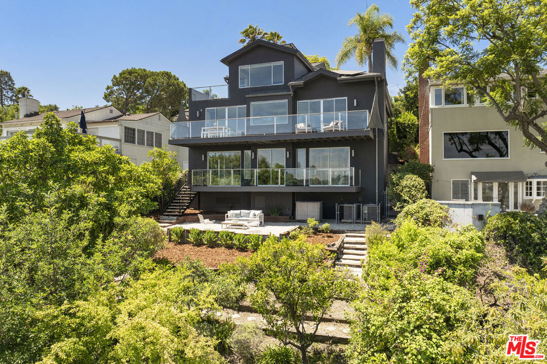 Los Angeles, California, 90039, United States, 3 Bedrooms Bedrooms, ,4 BathroomsBathrooms,Residential,For Sale,1934382