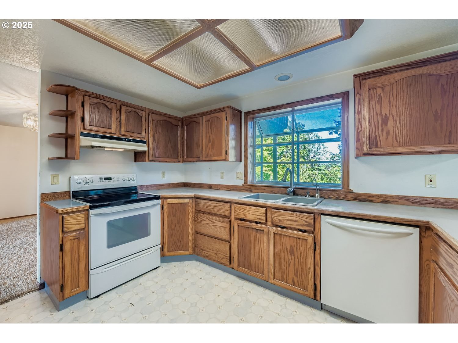 Oregoncity, Oregon, 97045, United States, 4 Bedrooms Bedrooms, ,3 BathroomsBathrooms,Residential,For Sale,1924403