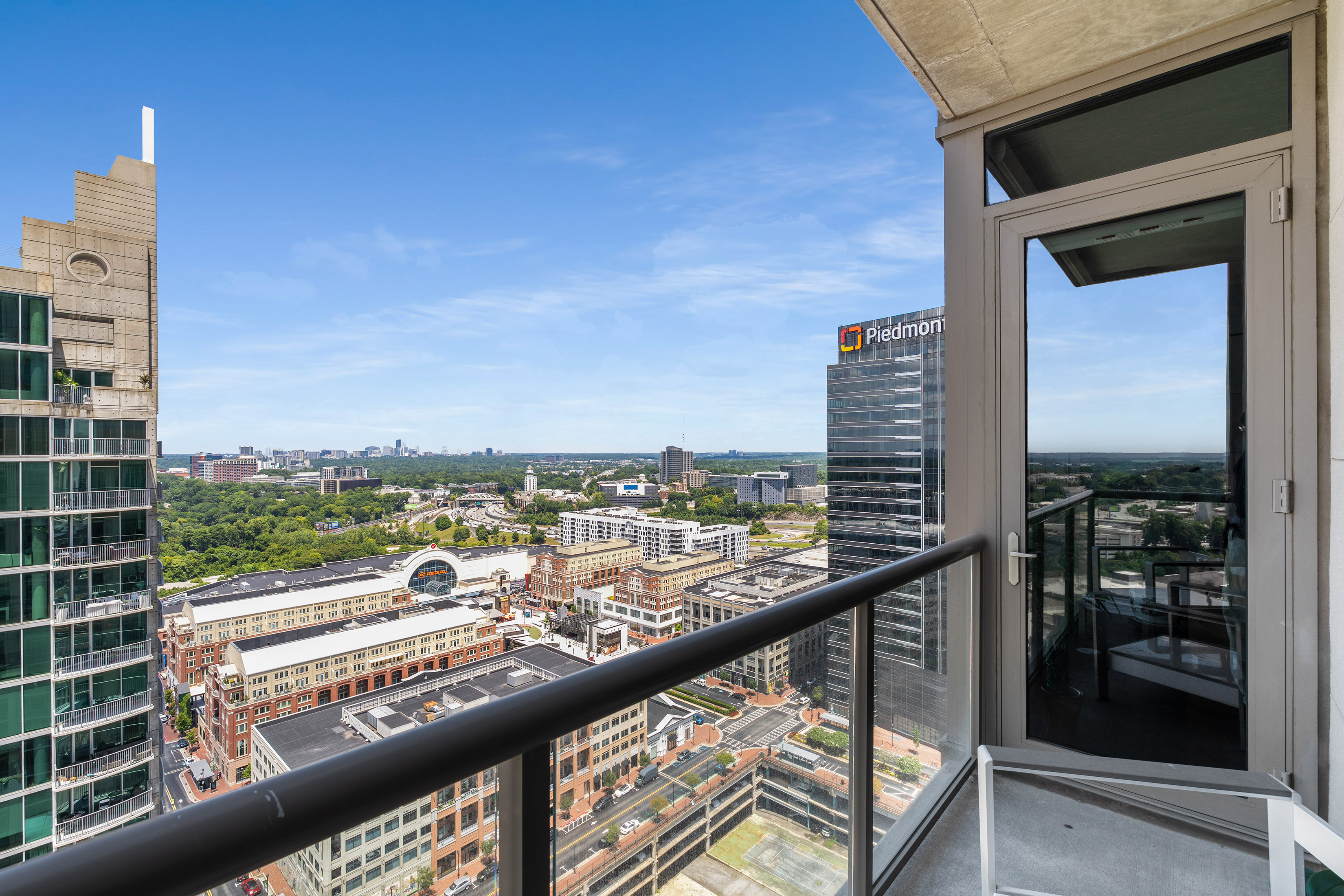  Luxurious Upgraded Three Bedroom Condo with Resort-style Amenities - 物件實景
