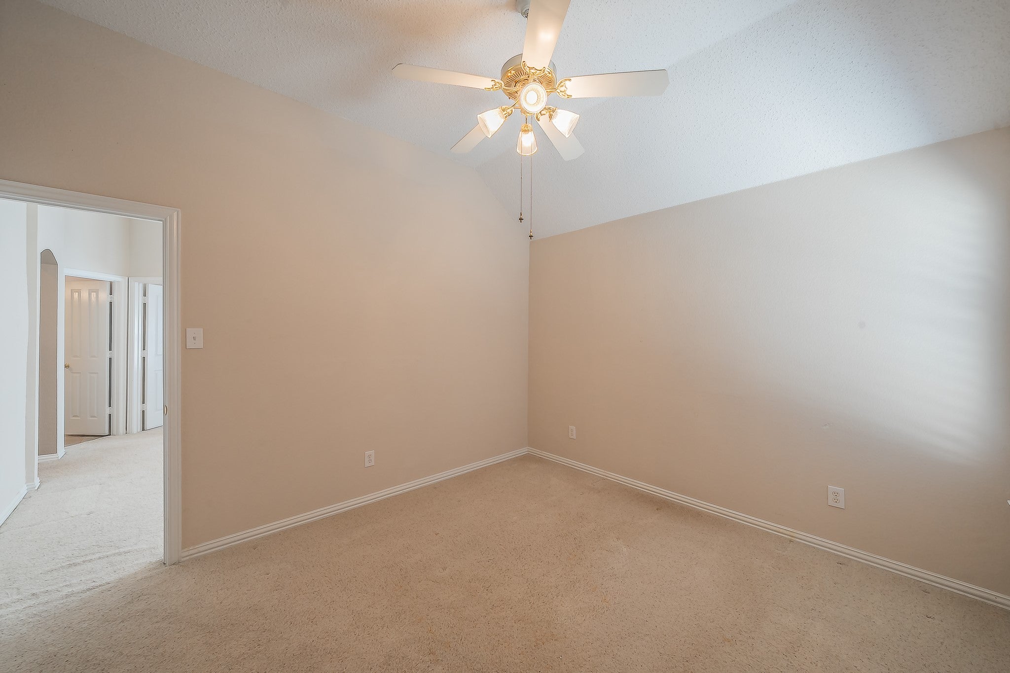 Grapevine, Texas, 76051, United States, 3 Bedrooms Bedrooms, ,2 BathroomsBathrooms,Residential,For Sale,1973770