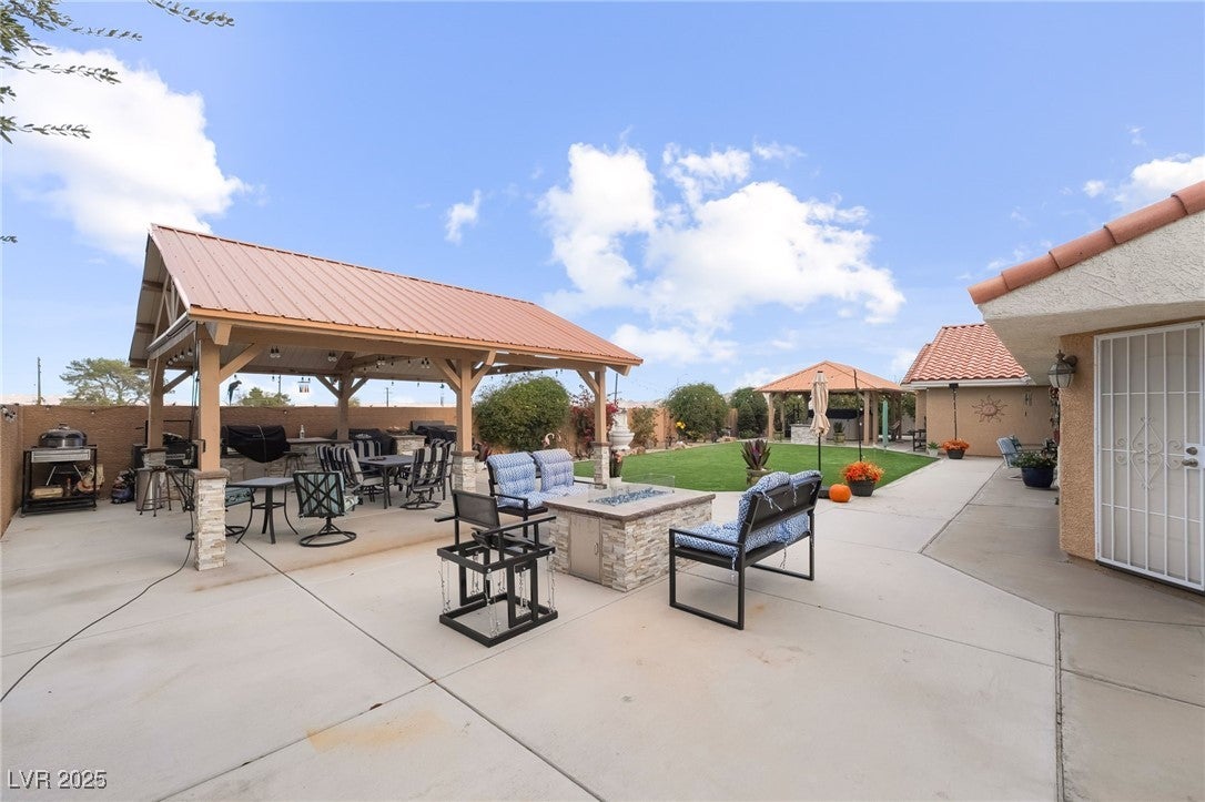 Henderson, Nevada, 89015, United States, 4 Bedrooms Bedrooms, ,3 BathroomsBathrooms,Residential,For Sale,2001549