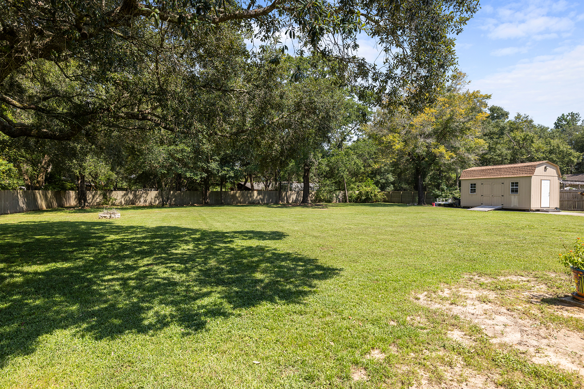  Move-In Ready Home on Nearly an Acre - 物件實景