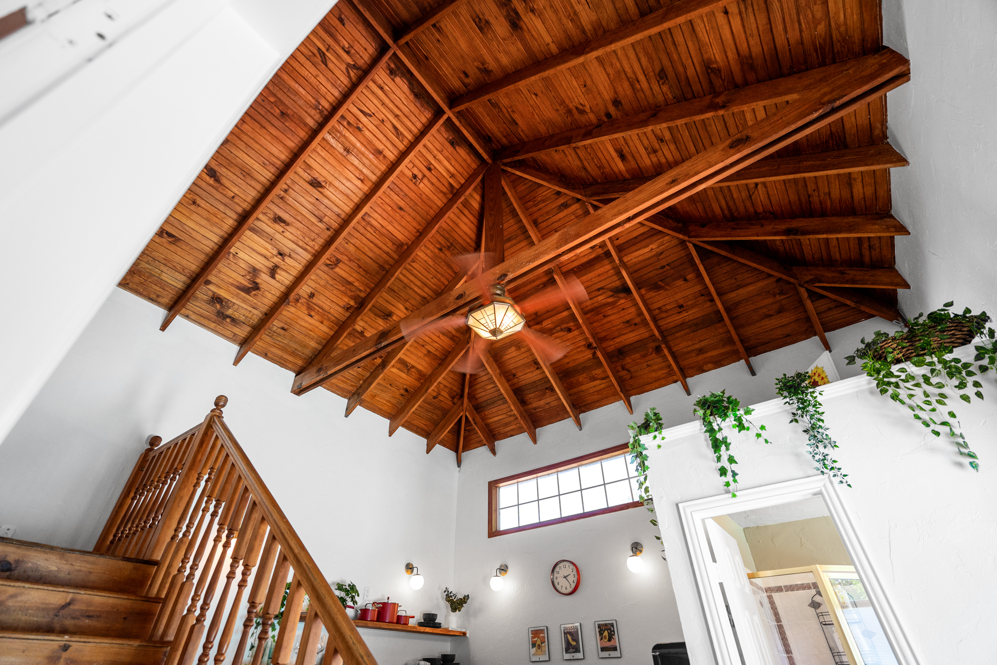 Timeless Tudor With Guest House and Backyard Retreat - 物件實景