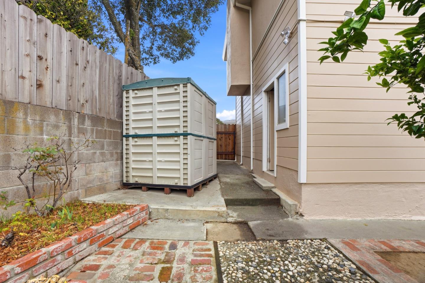 South San Francisco, California, 94080, United States, 4 Bedrooms Bedrooms, ,2 BathroomsBathrooms,Residential,For Sale,1992905