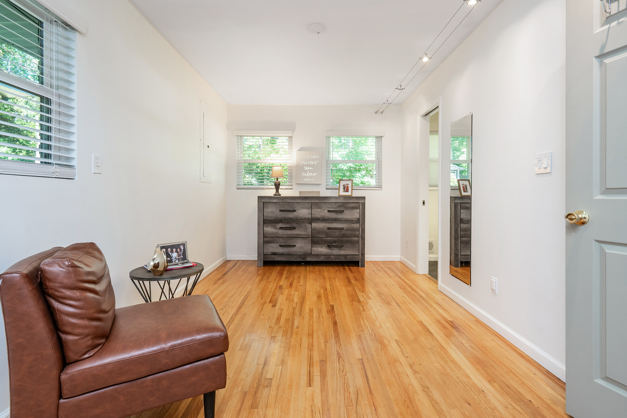  Classic Brick Ranch in Sought-After Wakefield Forest - 物件實景