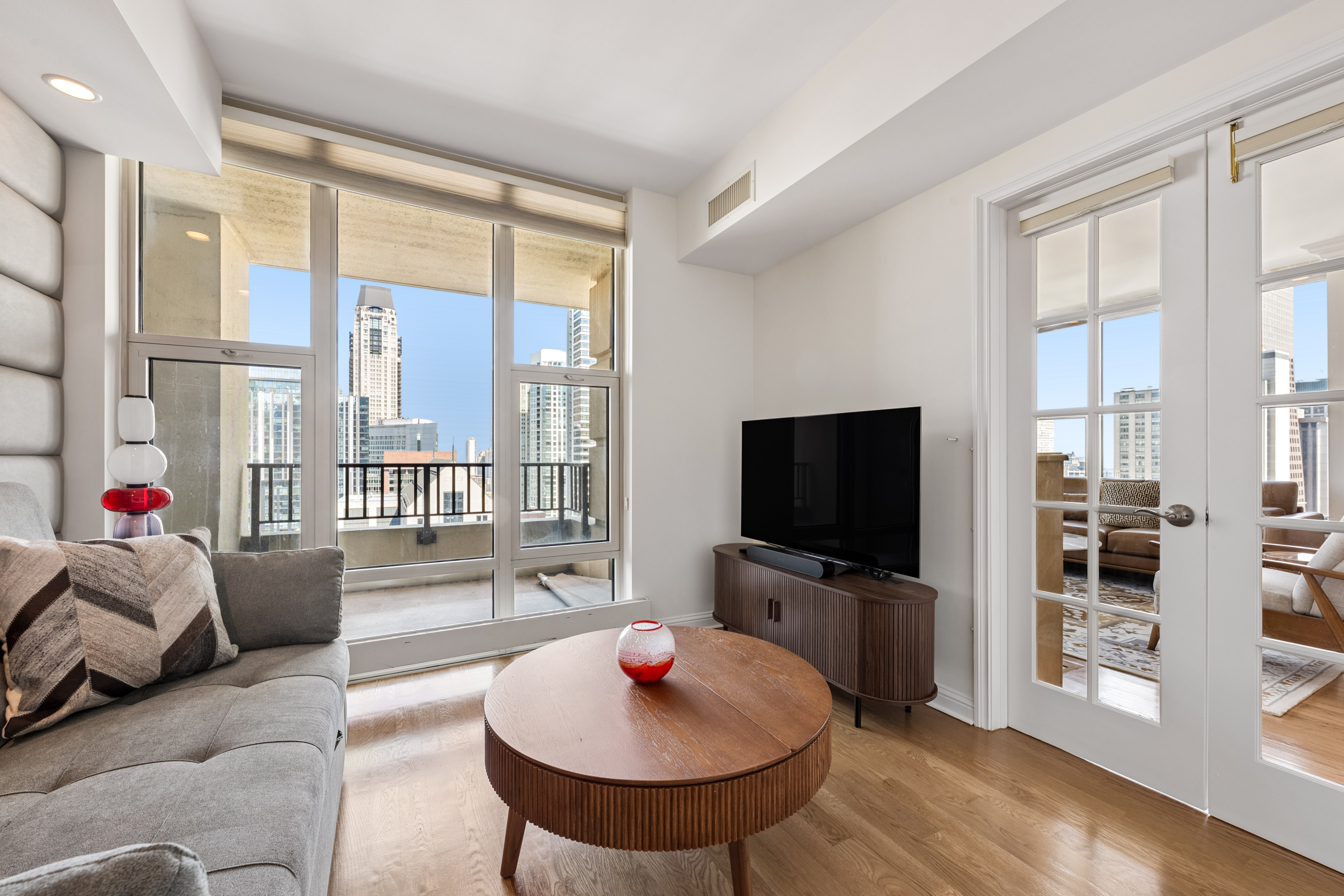  Northeast Split Two Bedroom with Outstanding City and Lake Views at The Fordham - 物件實景