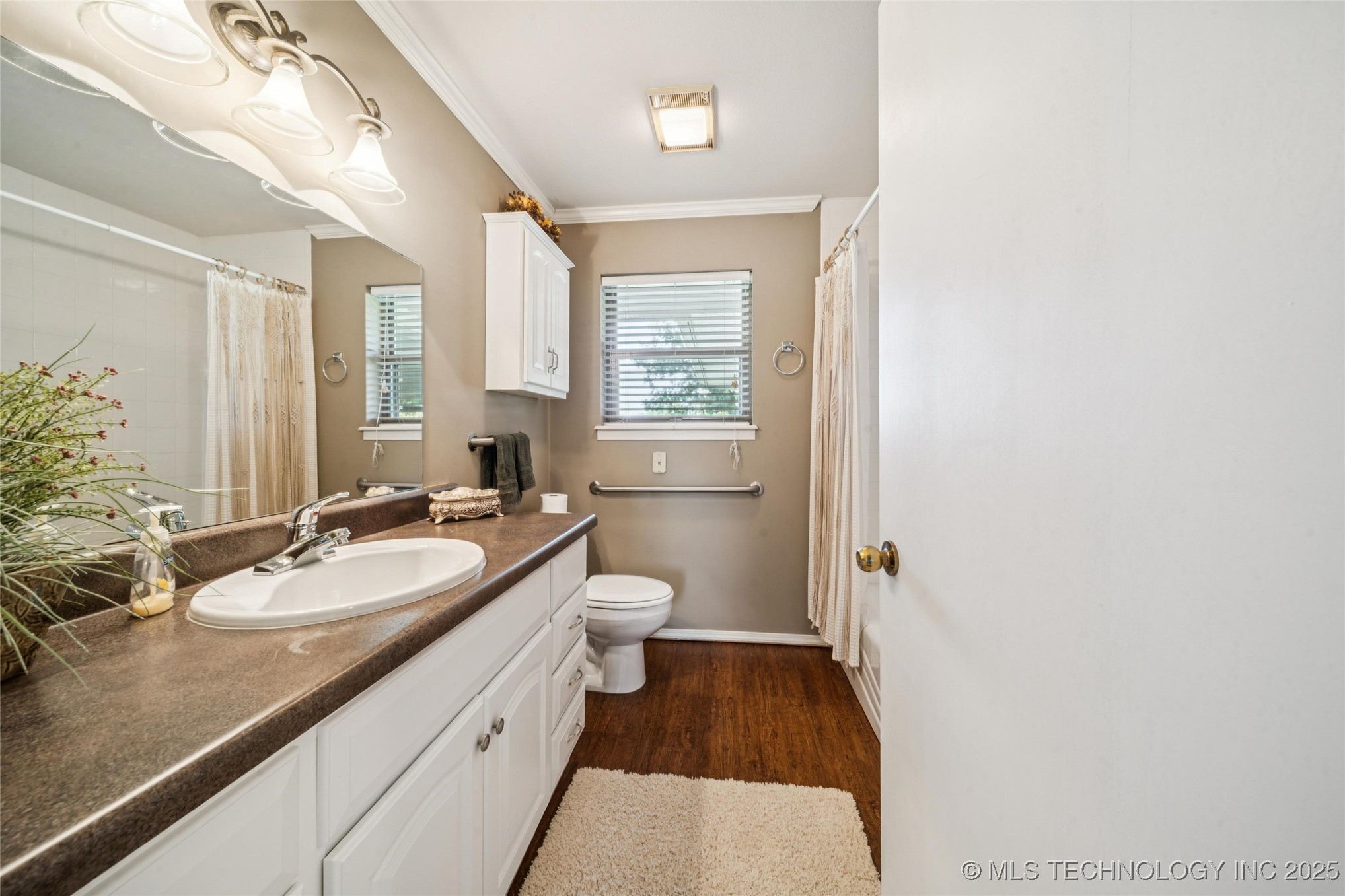 Mounds, Oklahoma, 74047, United States, 4 Bedrooms Bedrooms, ,6 BathroomsBathrooms,Residential,For Sale,1960960