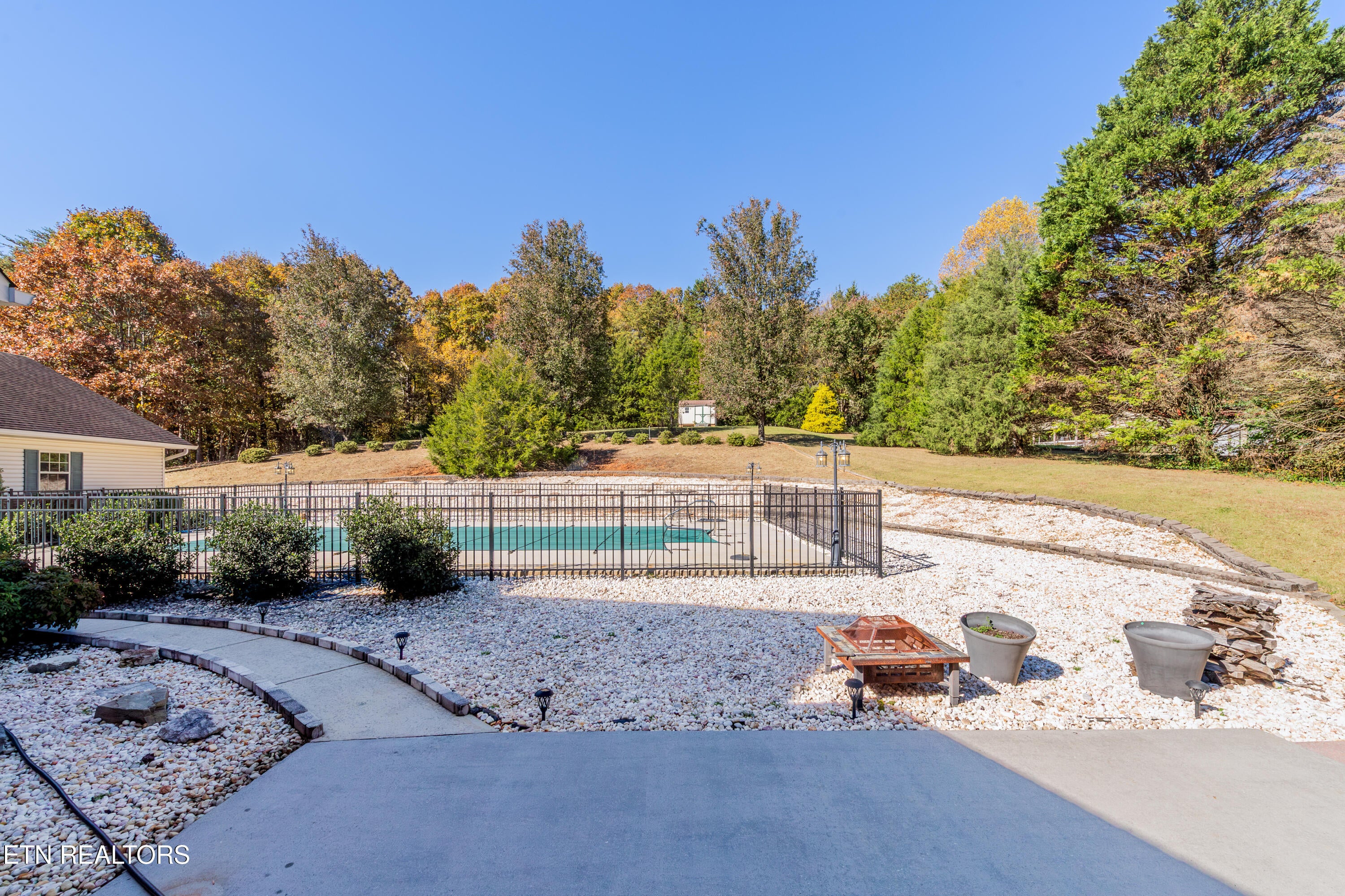 Harriman, Tennessee, 37748, United States, 3 Bedrooms Bedrooms, ,4 BathroomsBathrooms,Residential,For Sale,1989060