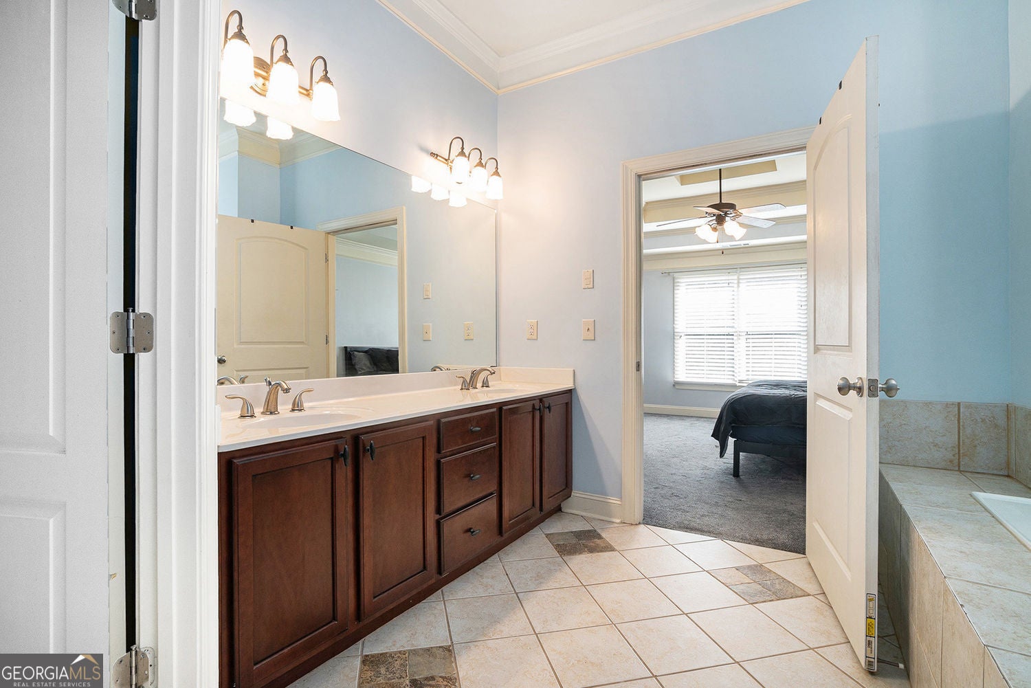 Snellville, Georgia, 30039, United States, 4 Bedrooms Bedrooms, ,5 BathroomsBathrooms,Residential,For Sale,1905137