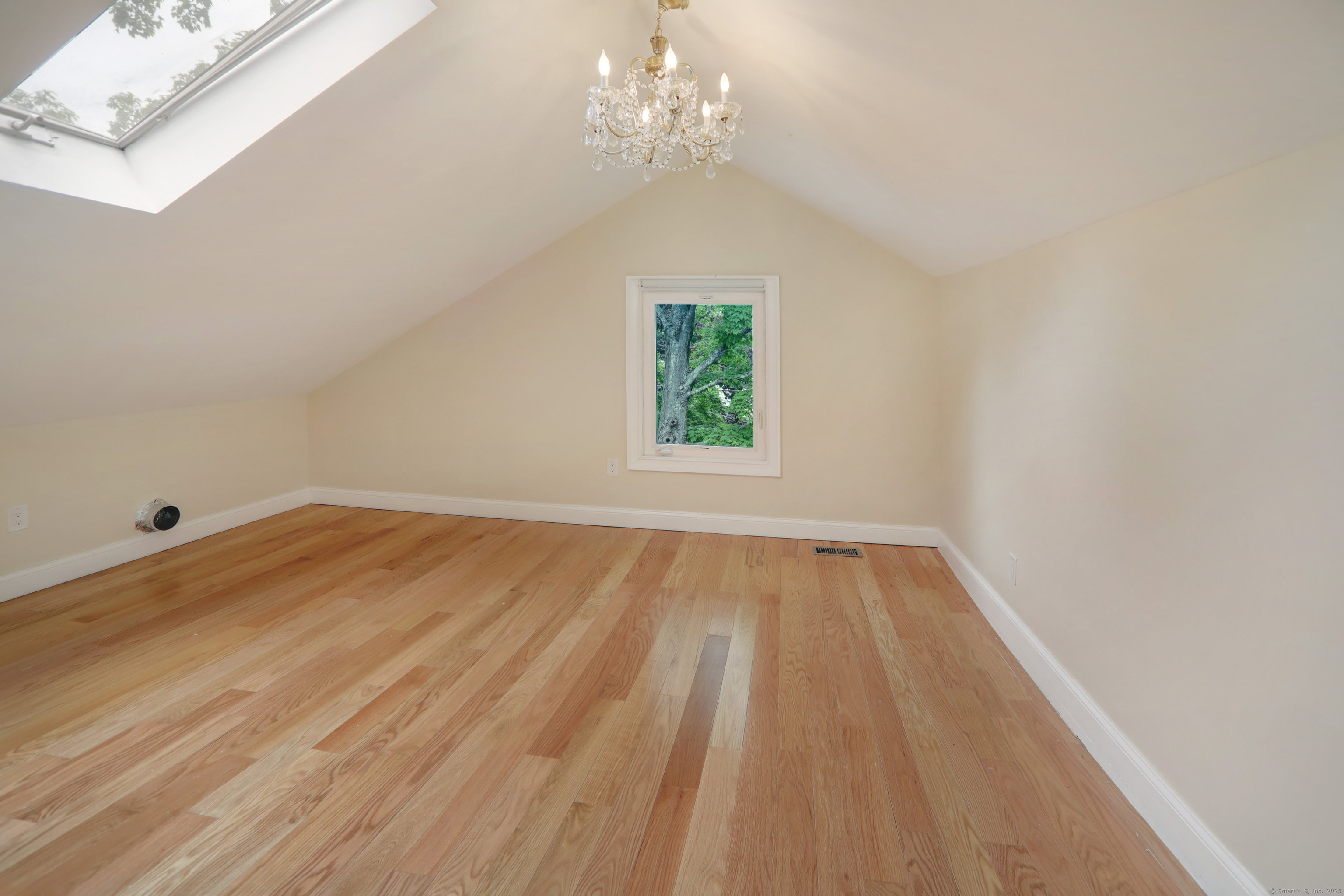 Hamden, Connecticut, 06518, United States, 9 Bedrooms Bedrooms, ,3 BathroomsBathrooms,Residential,For Sale,1940176