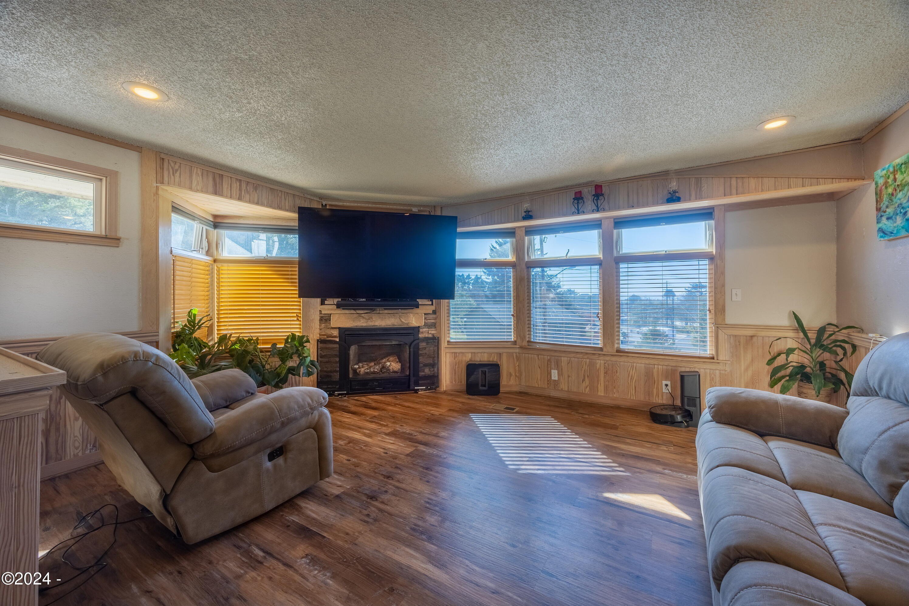 850 SE 31st, Lincoln City, Oregon, 97367, United States, 4 Bedrooms Bedrooms, ,2 BathroomsBathrooms,Residential,For Sale,850 SE 31st,1637852