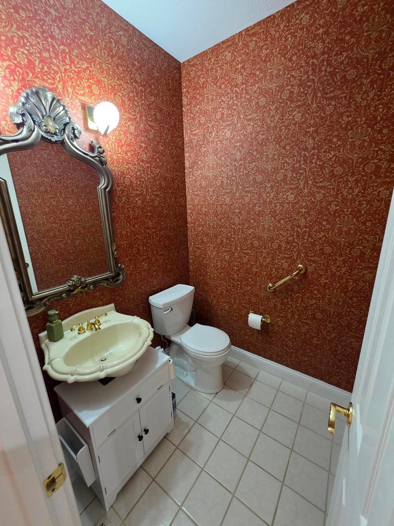 Somerset, Kentucky, 42503, United States, 4 Bedrooms Bedrooms, ,4 BathroomsBathrooms,Residential,For Sale,2048001