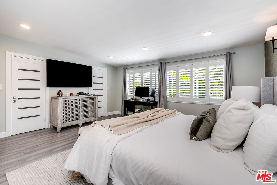 Studio City, California, 91604, United States, 4 Bedrooms Bedrooms, ,3 BathroomsBathrooms,Residential,For Sale,1850354
