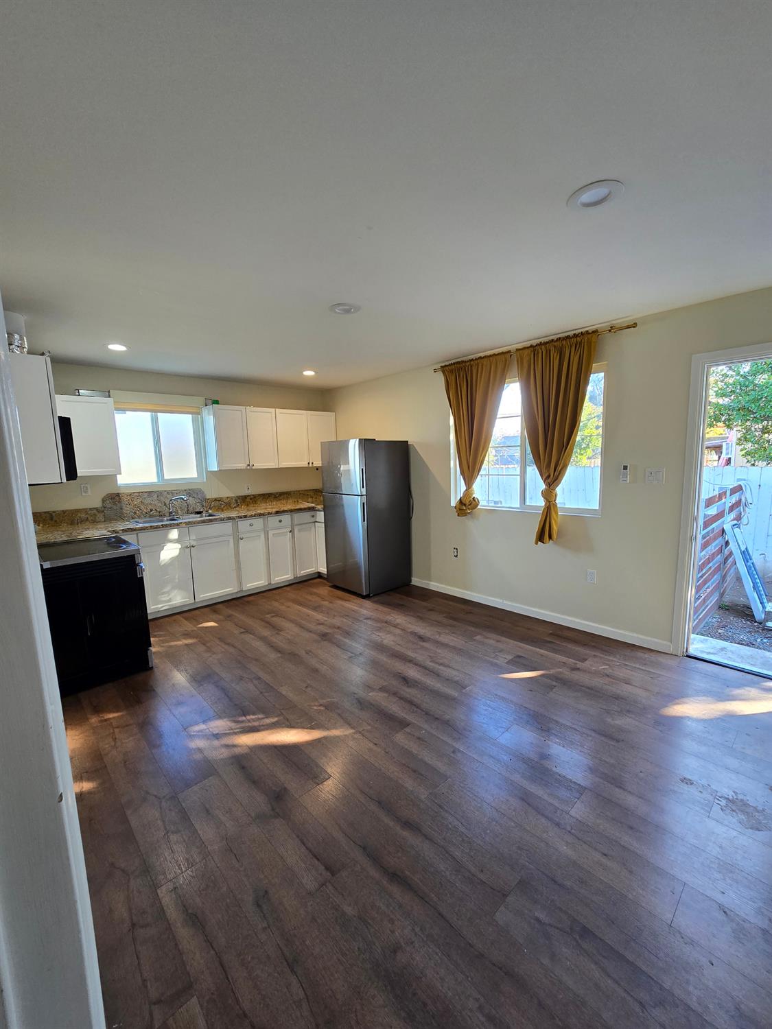 Sacramento, California, 95820, United States, 3 Bedrooms Bedrooms, ,2 BathroomsBathrooms,Residential,For Sale,1993512