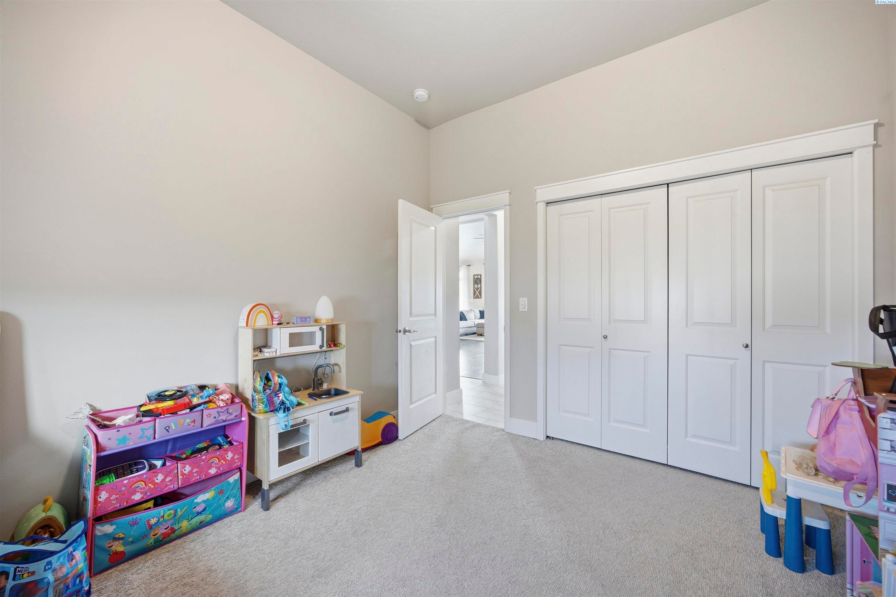 Pasco, Washington, 99301, United States, 4 Bedrooms Bedrooms, ,2 BathroomsBathrooms,Residential,For Sale,2036931