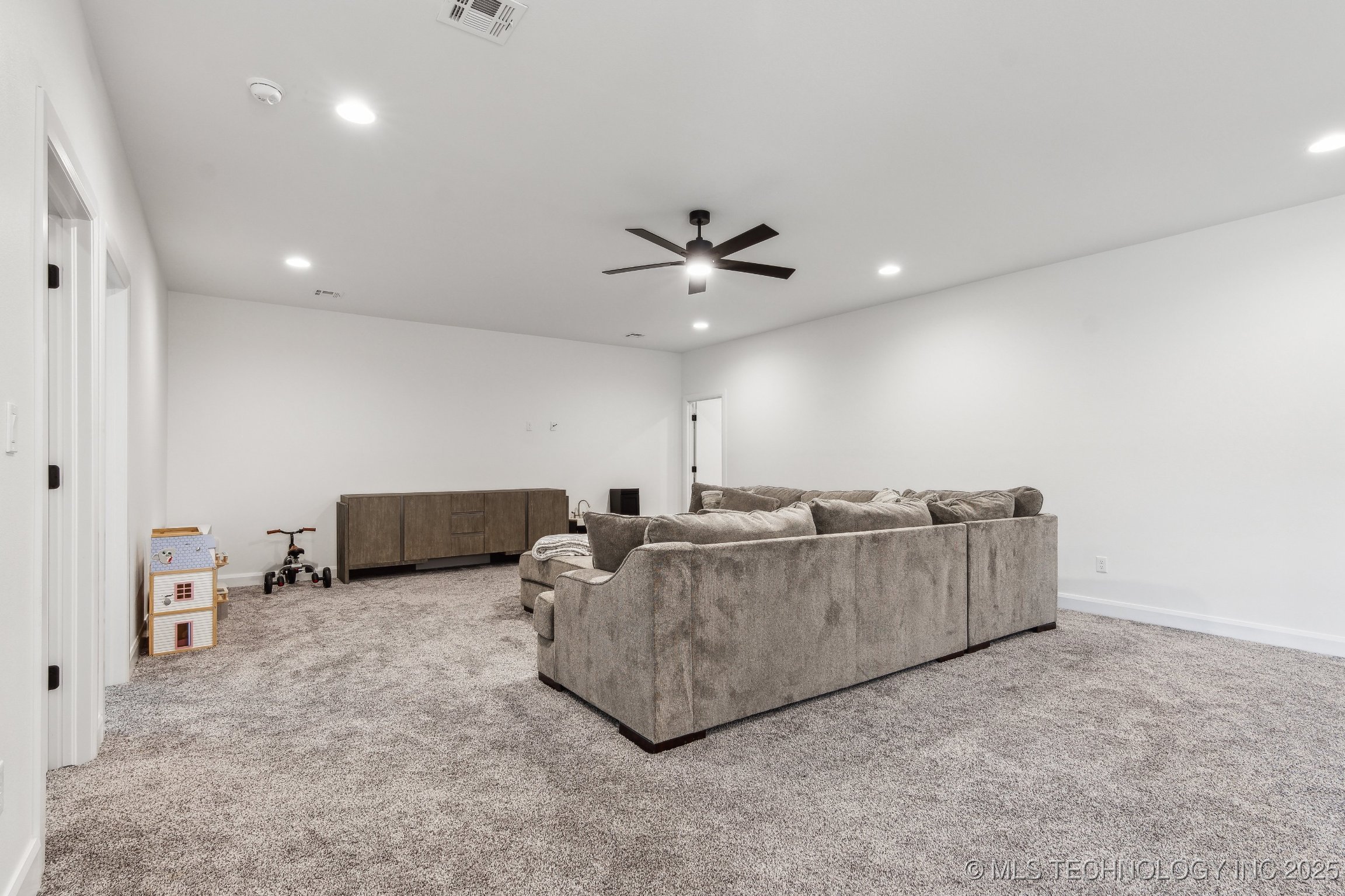Bixby, Oklahoma, 74008, United States, 5 Bedrooms Bedrooms, ,5 BathroomsBathrooms,Residential,For Sale,1838867