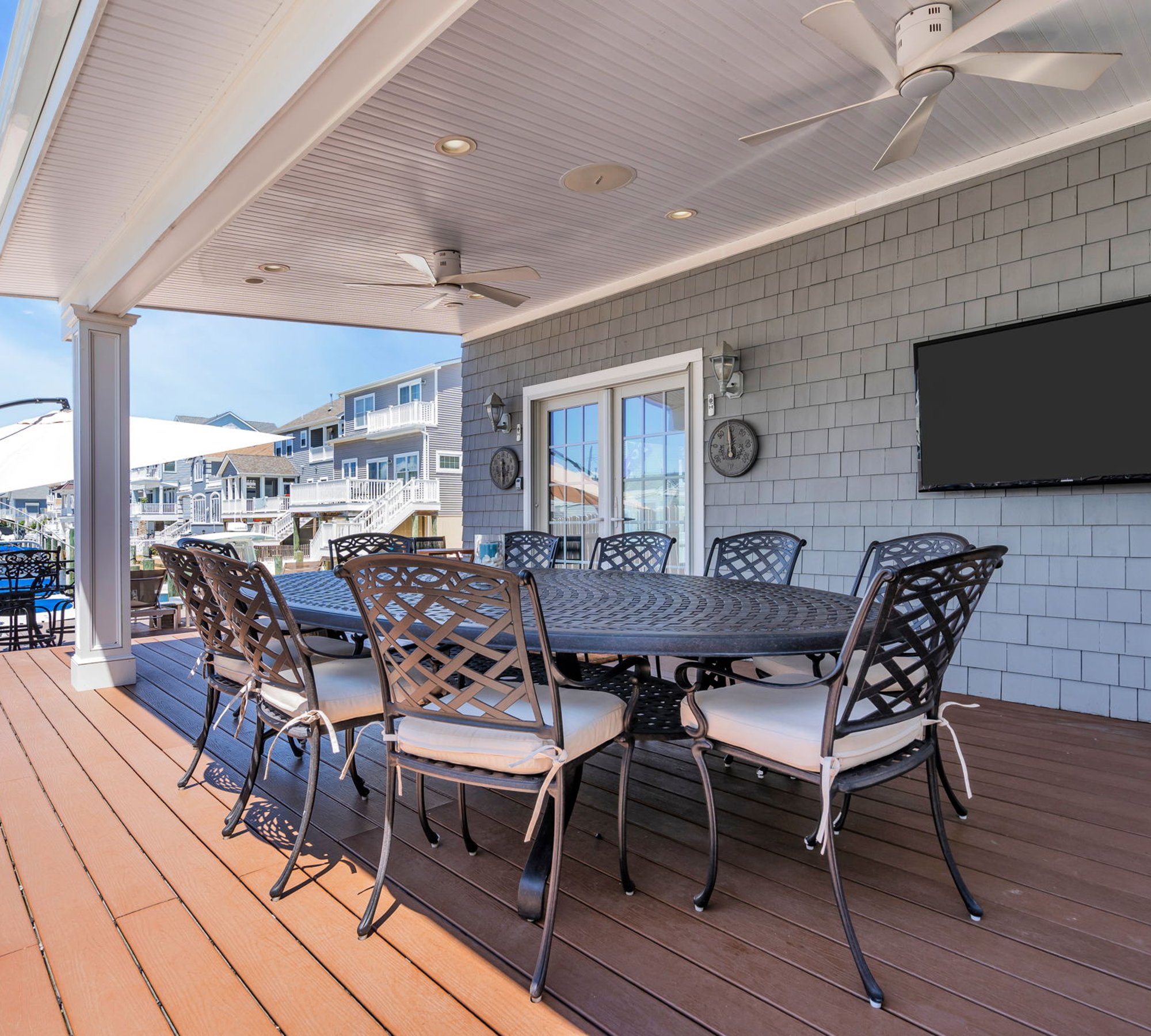  Waterfront Custom Shore Colonial in Silver Beach - 物件實景