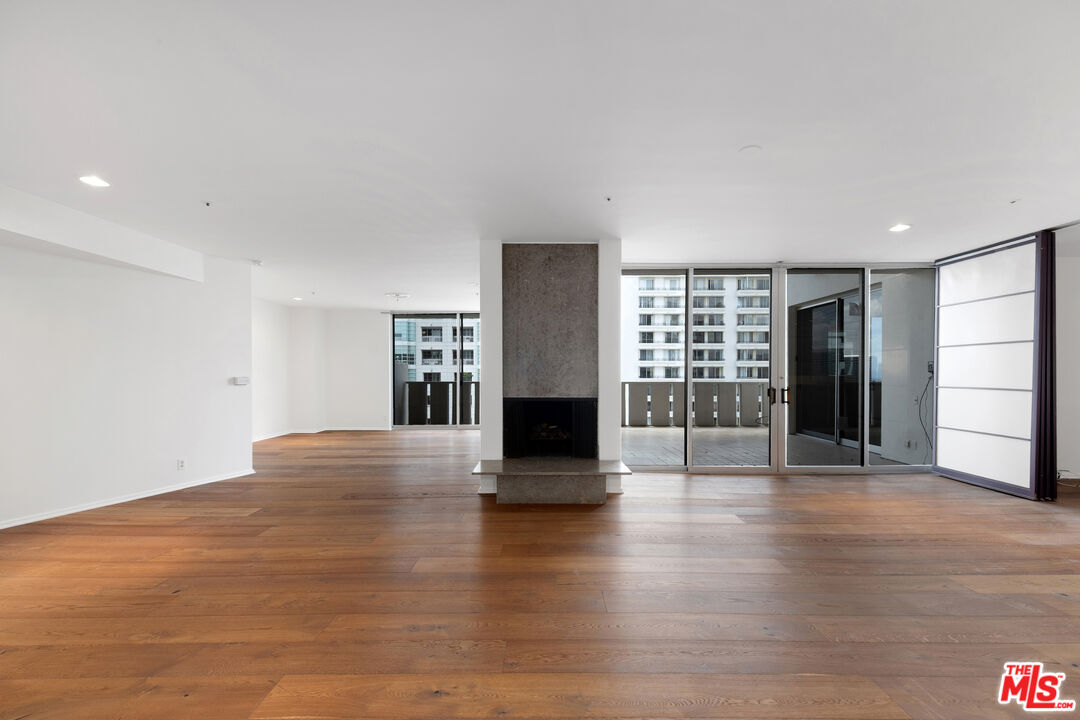 Los Angeles, California, 90024, United States, 2 Bedrooms Bedrooms, ,3 BathroomsBathrooms,Residential,For Sale,1817852