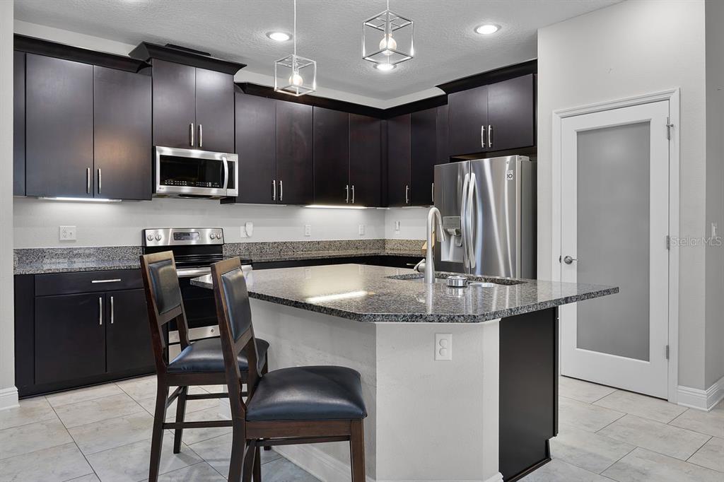 Lakeland, Florida, 33810, United States, 4 Bedrooms Bedrooms, ,3 BathroomsBathrooms,Residential,For Sale,1950901