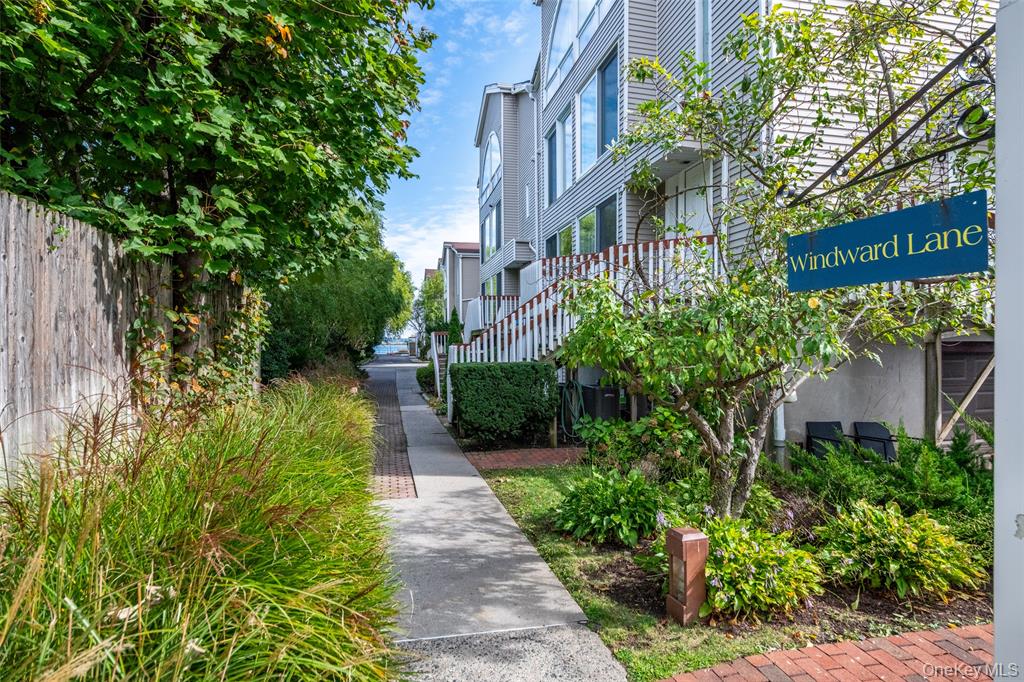 Bronx, New York, 10464, United States, 2 Bedrooms Bedrooms, ,2 BathroomsBathrooms,Residential,For Sale,1981107