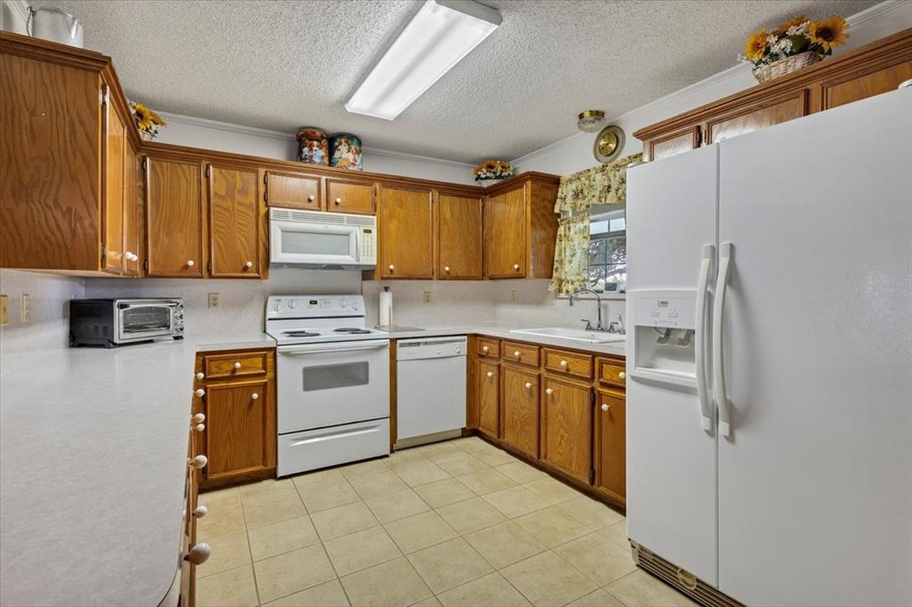 Kaufman, Texas, 75142, United States, 3 Bedrooms Bedrooms, ,2 BathroomsBathrooms,Residential,For Sale,1848066