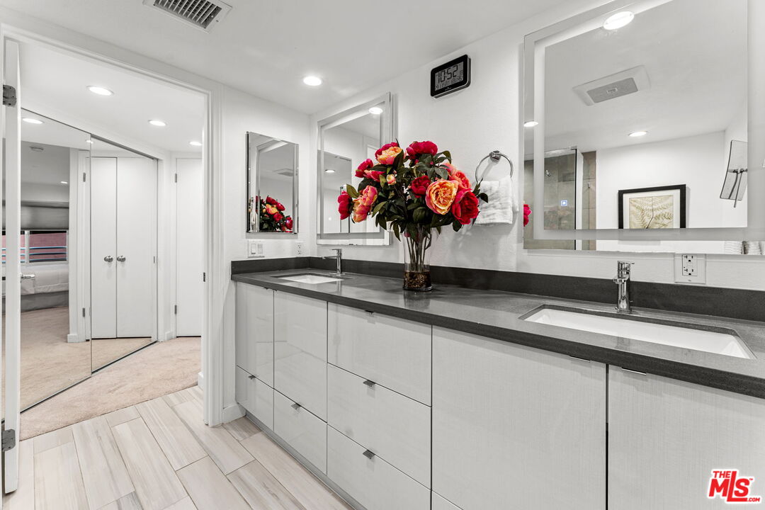 Los Angeles, California, 90049, United States, 2 Bedrooms Bedrooms, ,3 BathroomsBathrooms,Residential,For Sale,2003459