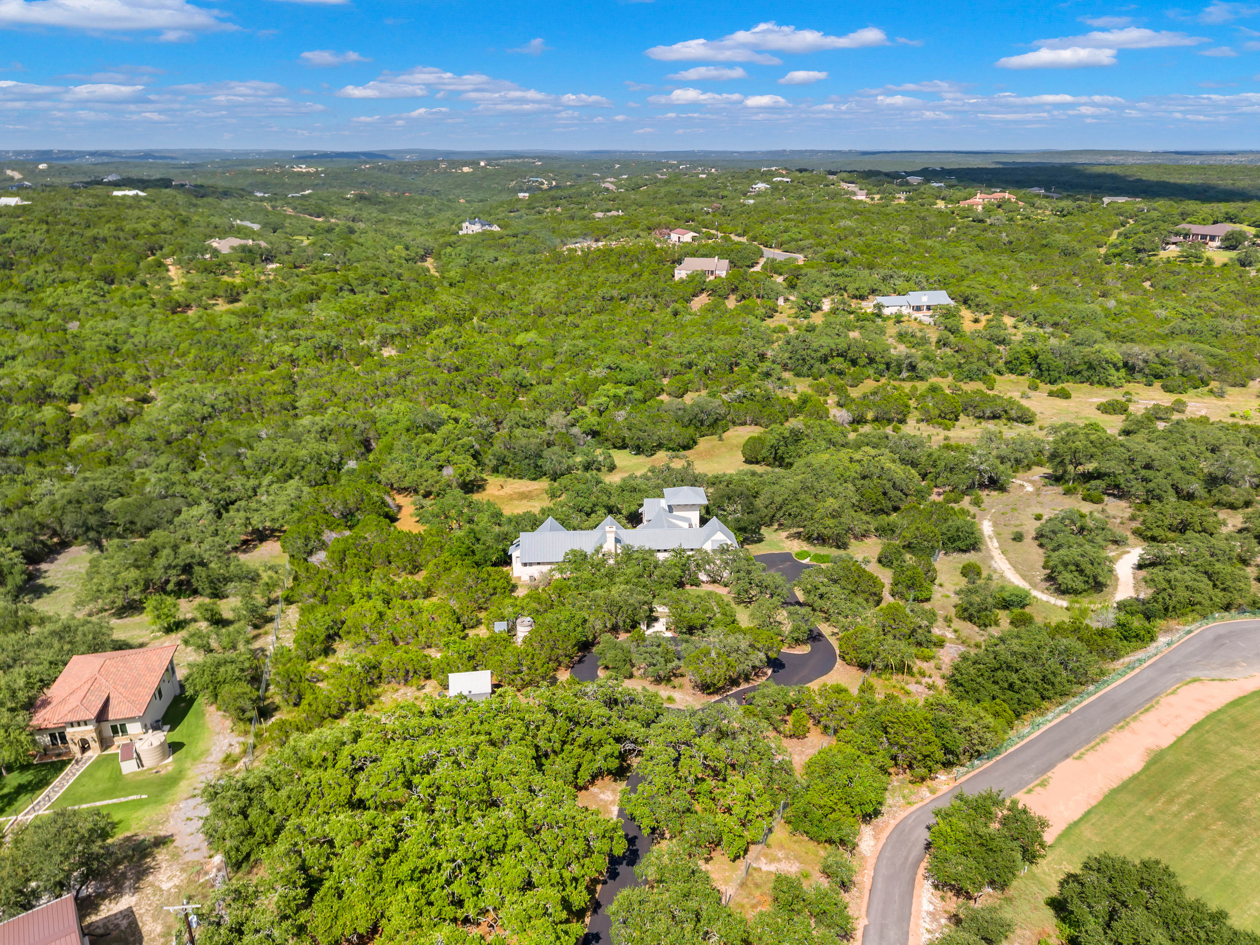 Hill Country Estate with Privacy and Presence - 物件實景